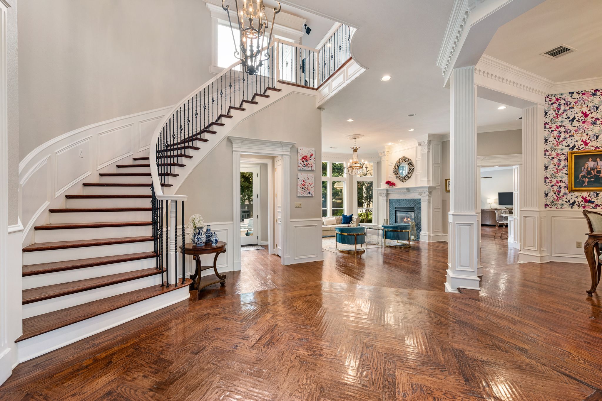 802 Carriage Court 
