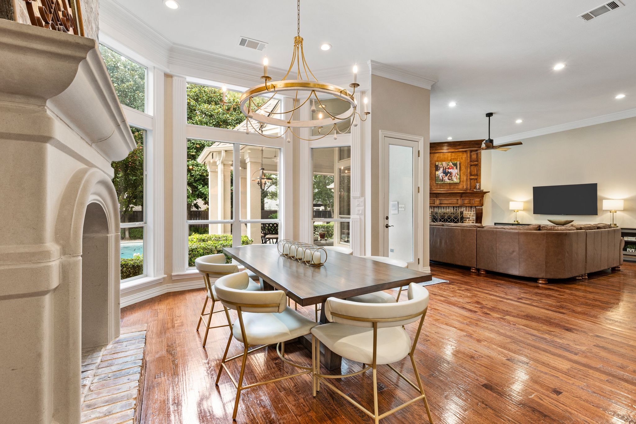 802 Carriage Court 