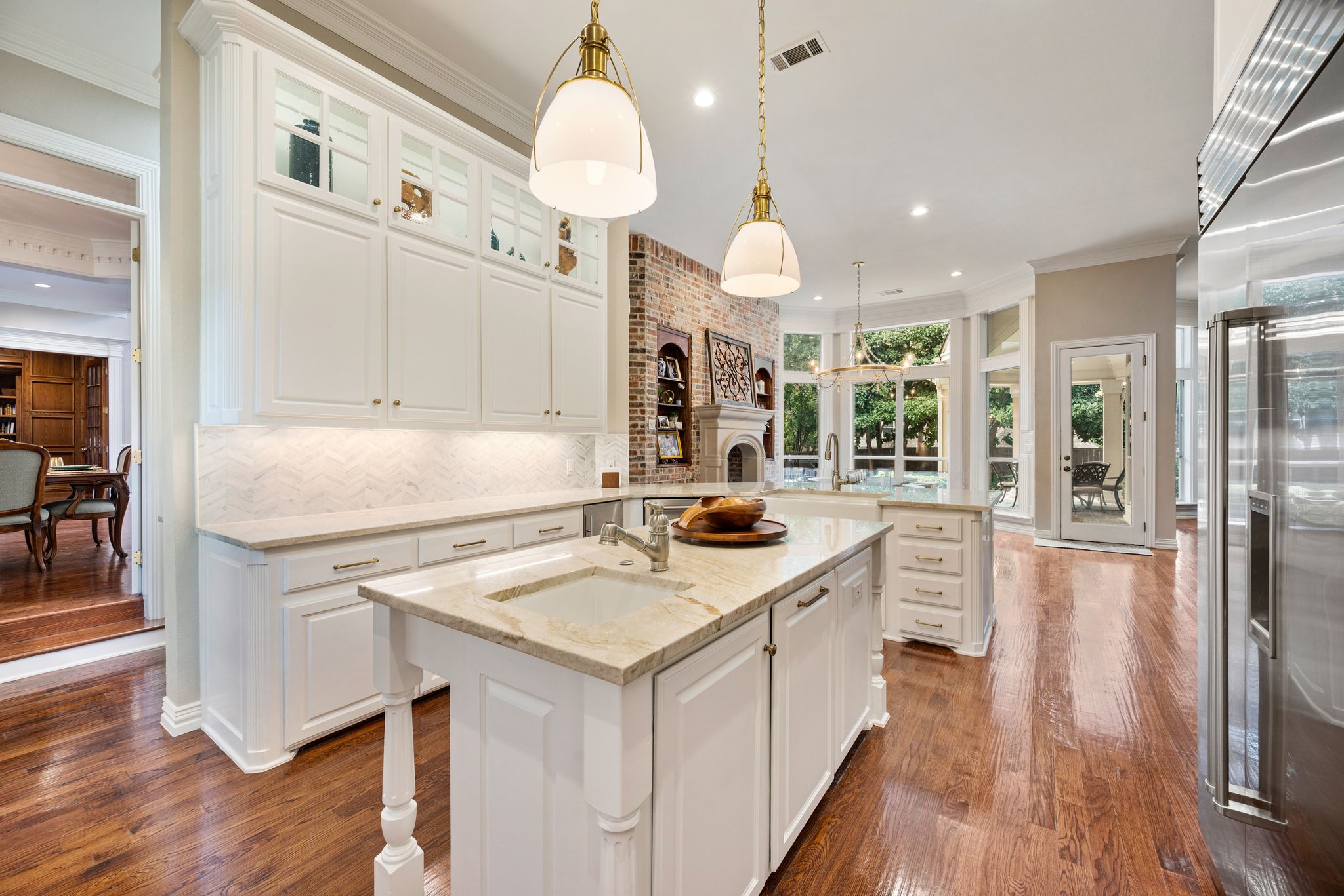 802 Carriage Court 
