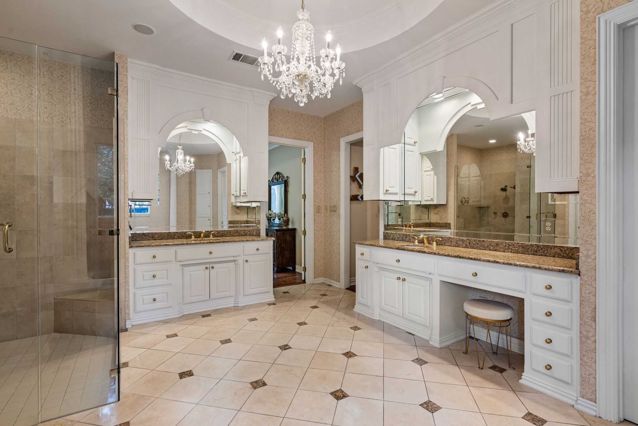 802 Carriage Court 