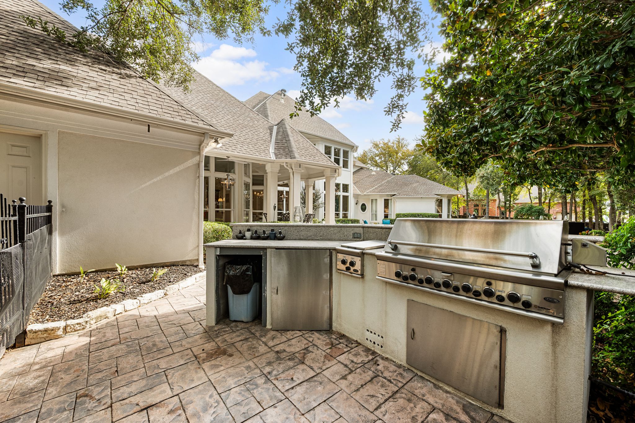 802 Carriage Court 