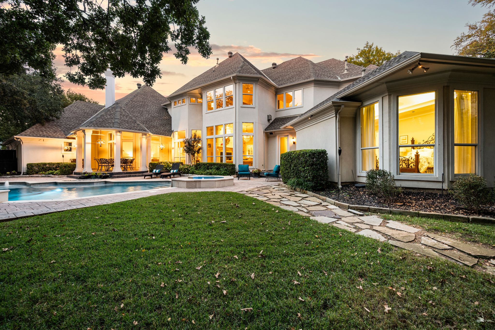 802 Carriage Court 