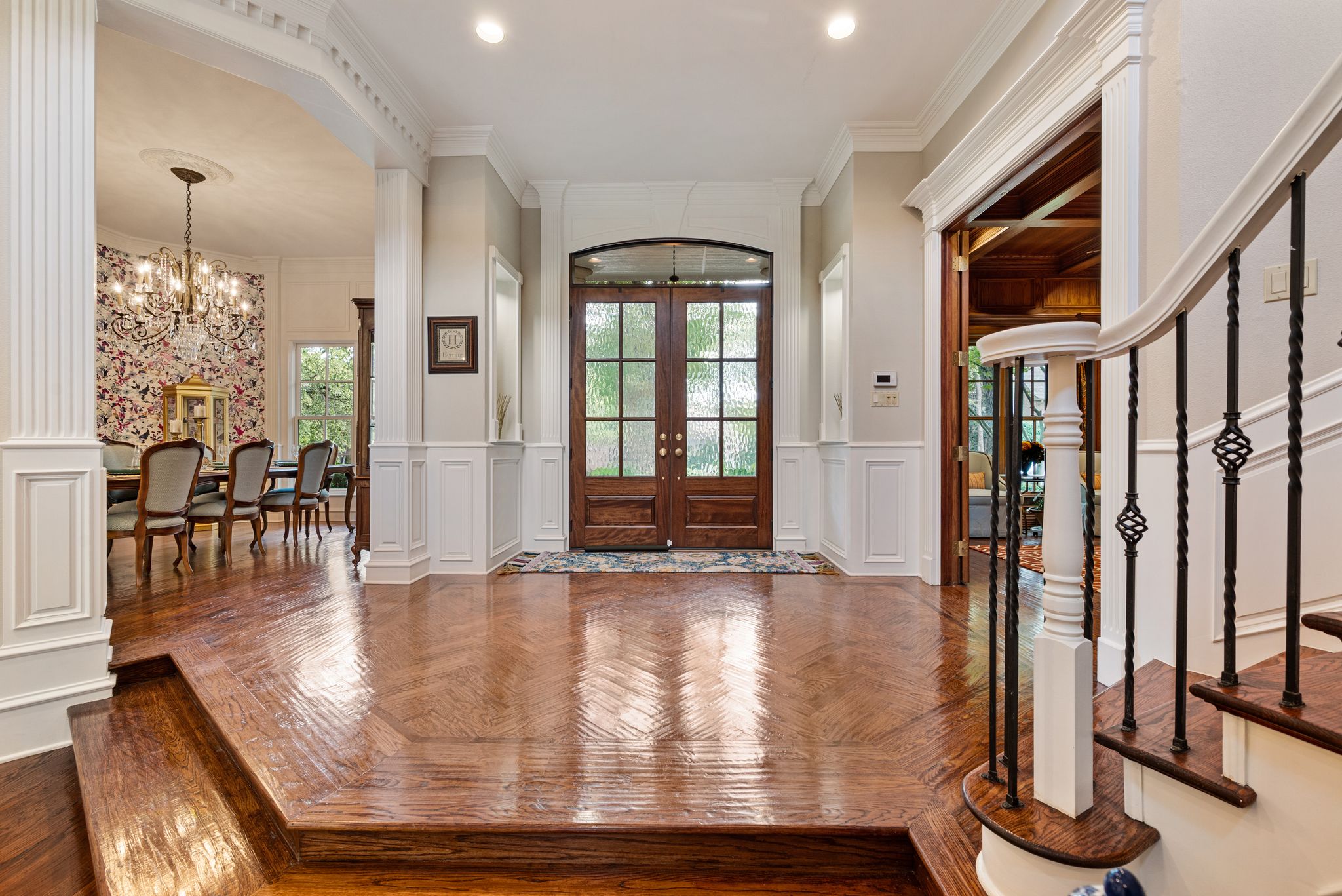 802 Carriage Court 