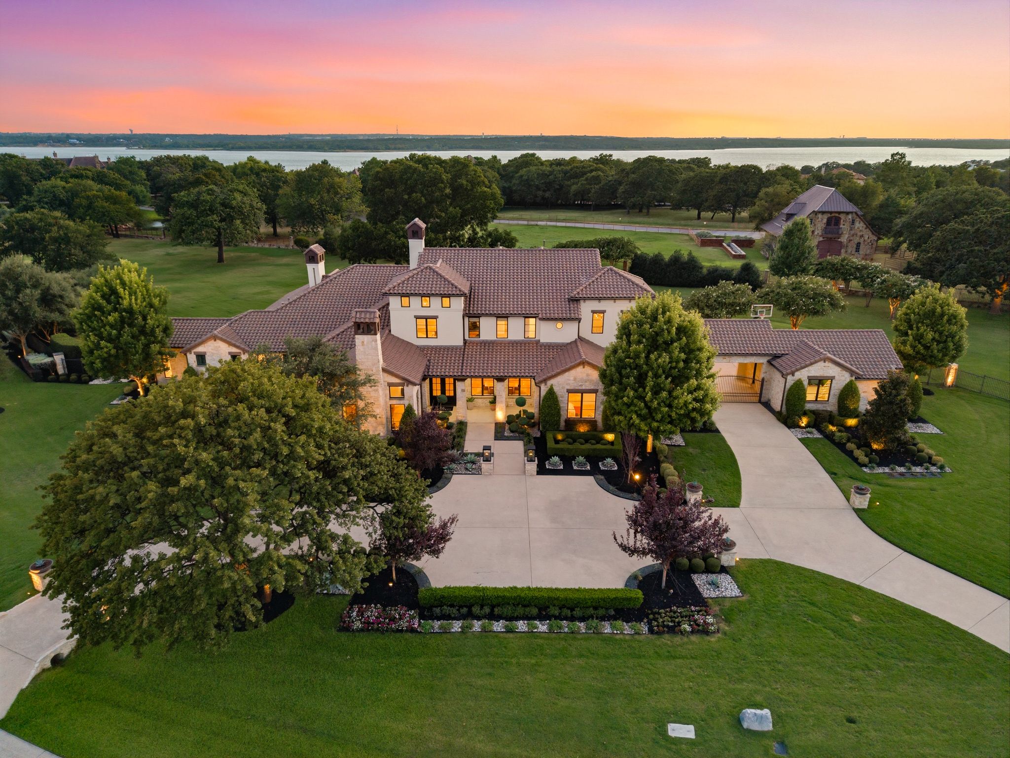 1813 Genevieve Court 