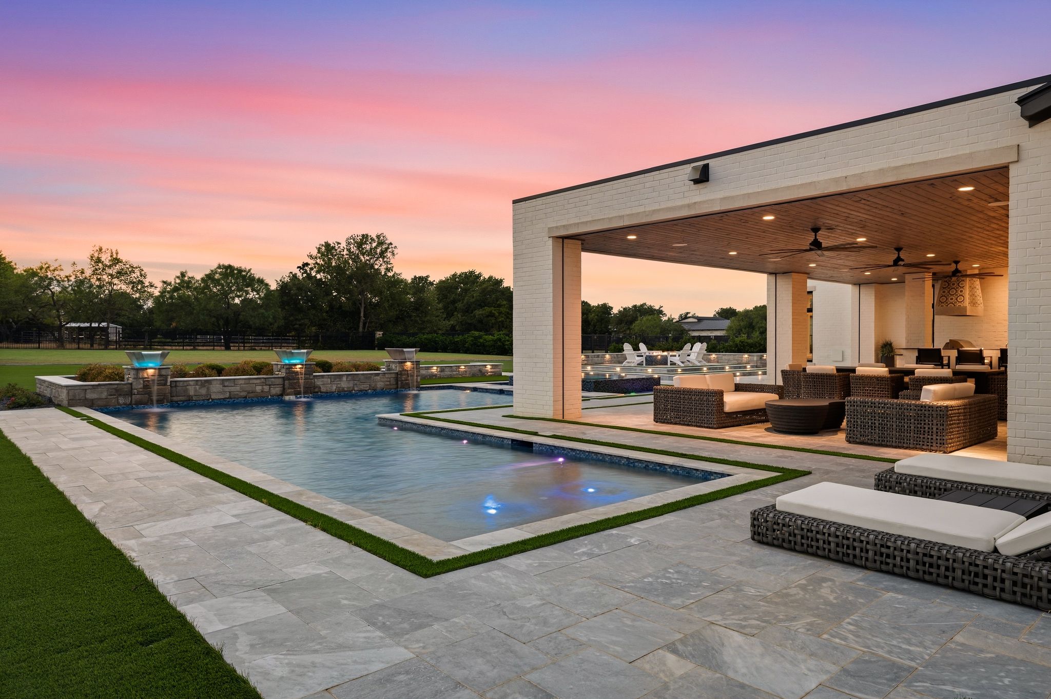 4404 Saddleback Lane 