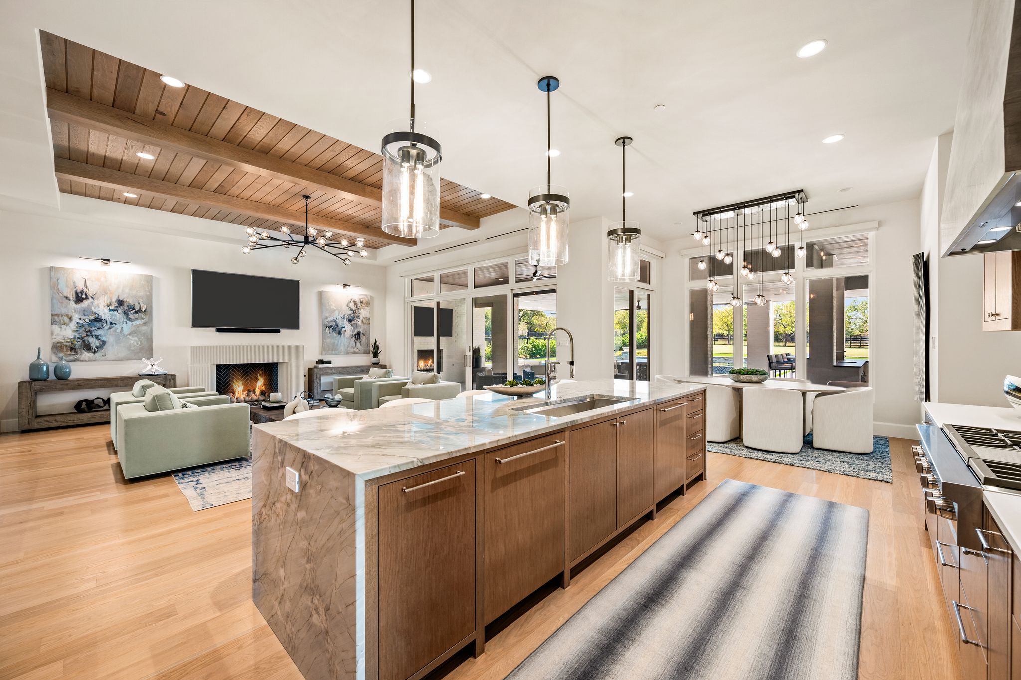 4404 Saddleback Lane 