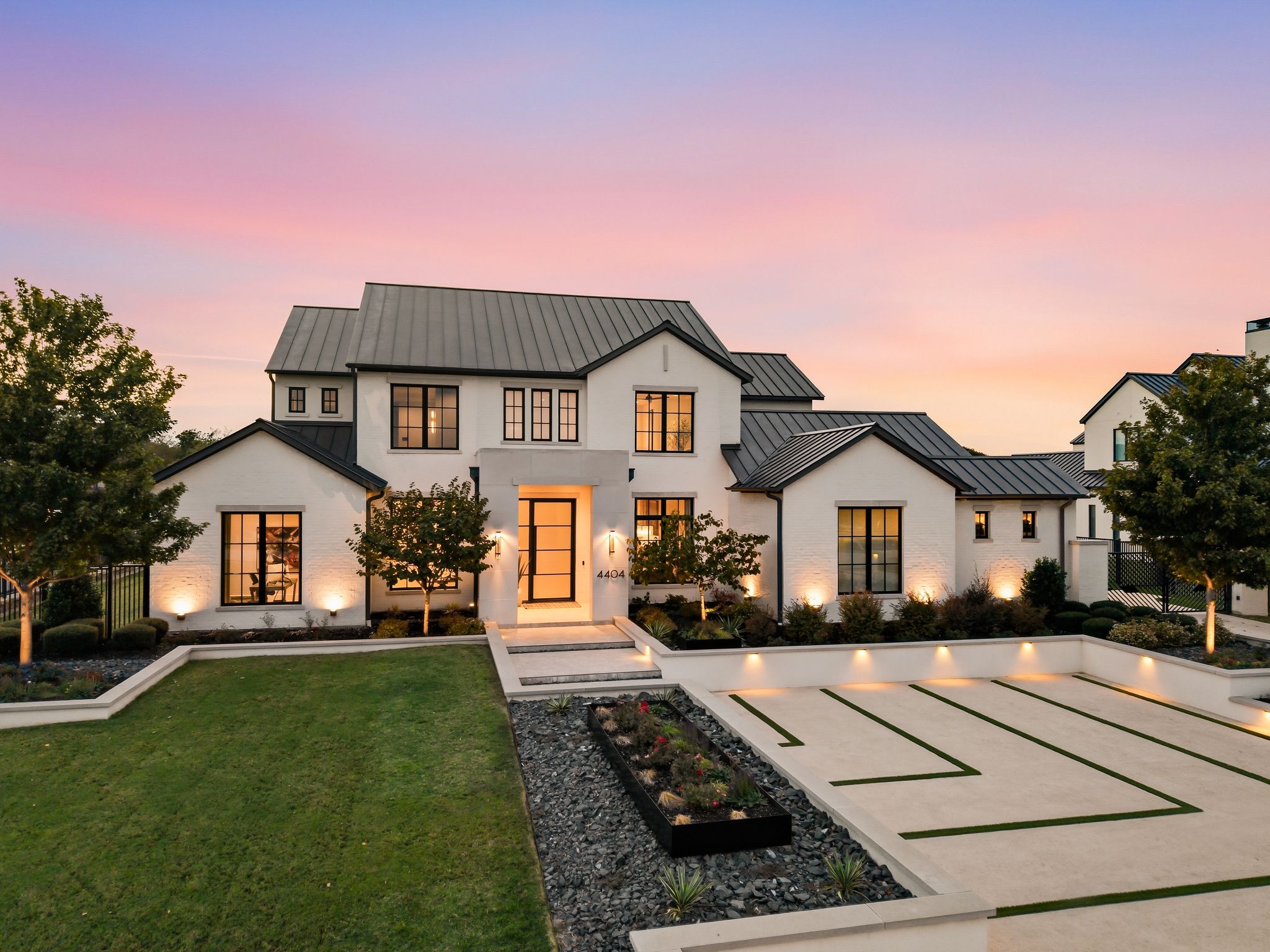 4404 Saddleback Lane 