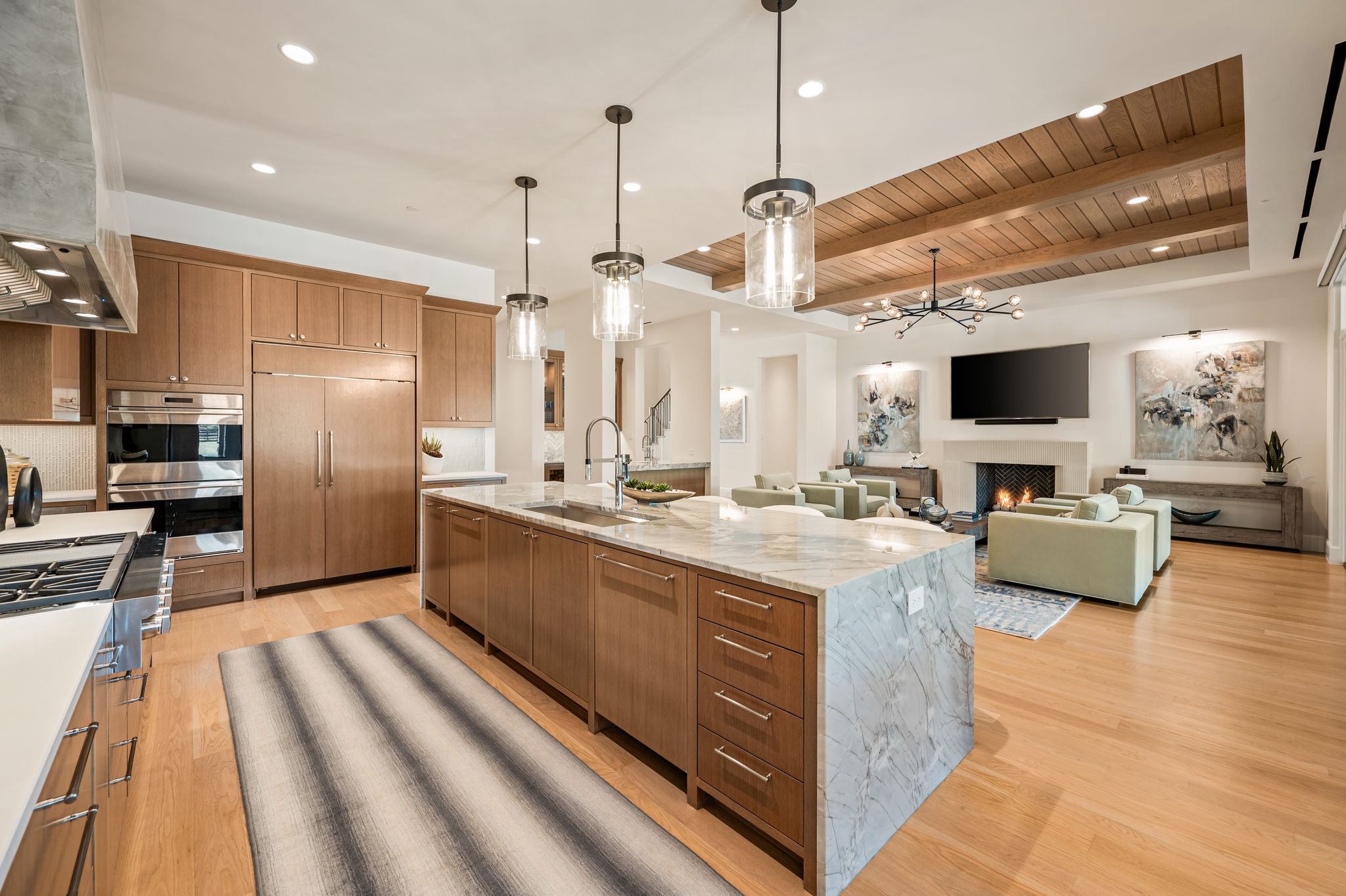 4404 Saddleback Lane 