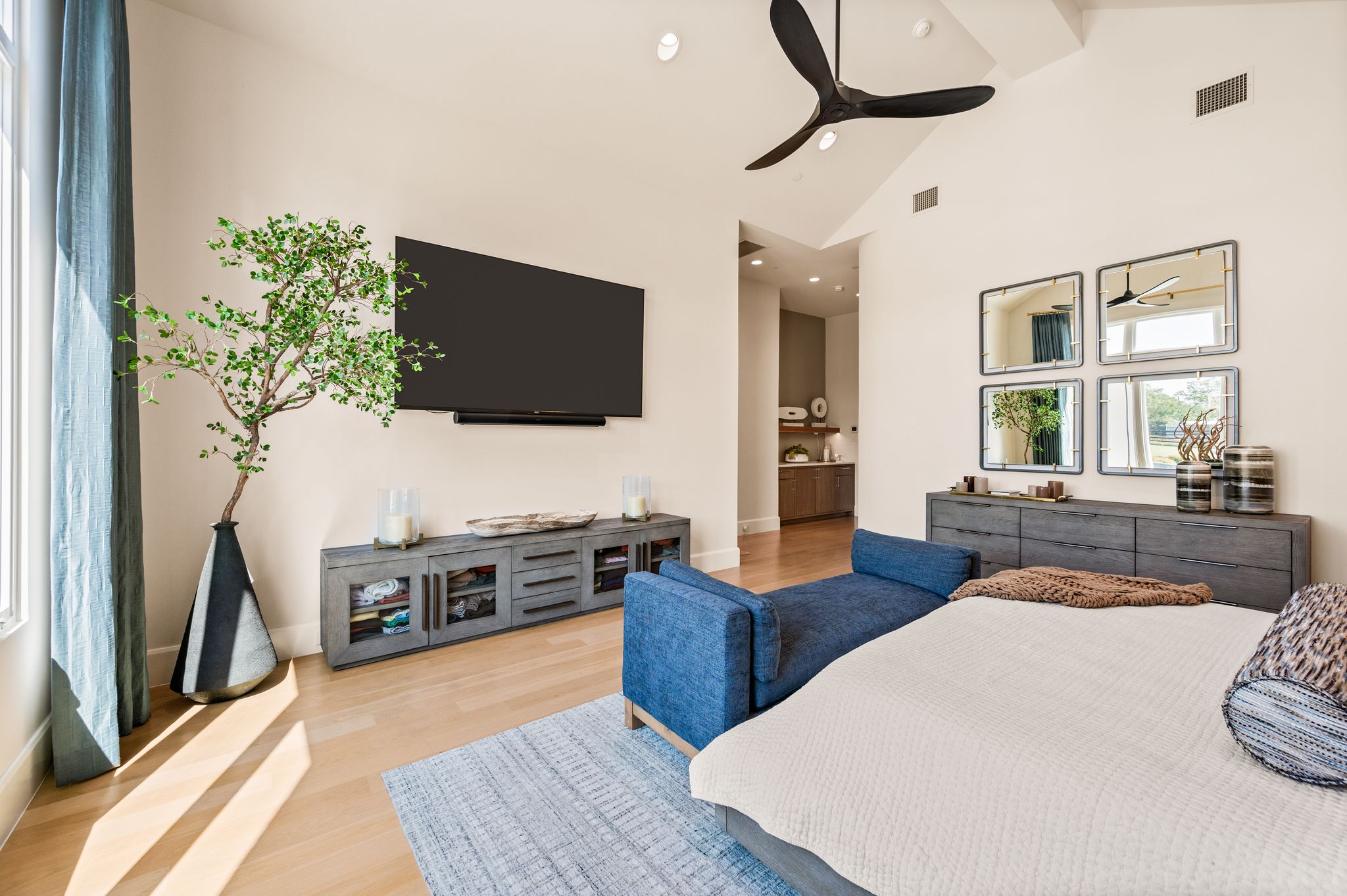 4404 Saddleback Lane 