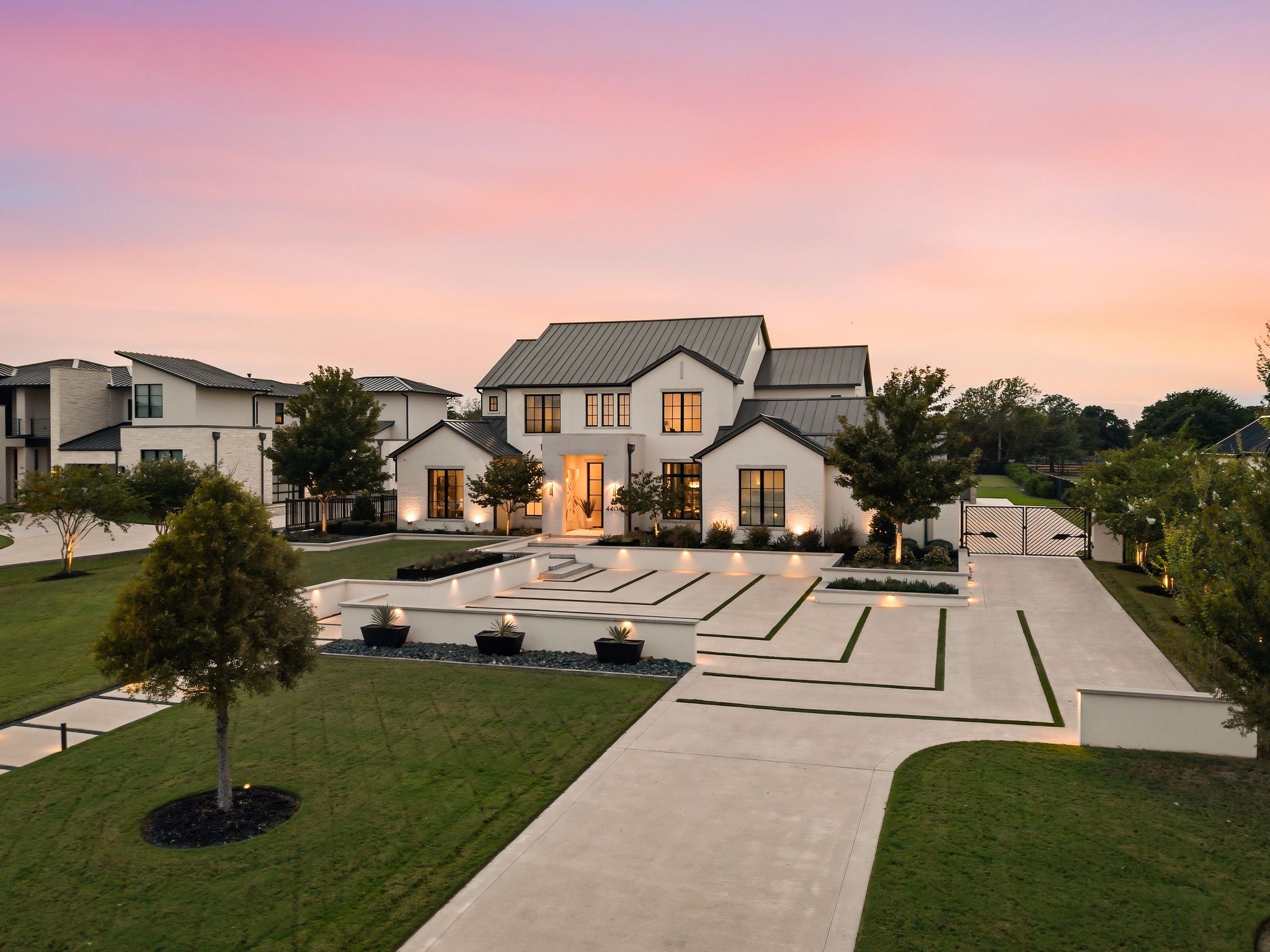 4404 Saddleback Lane 