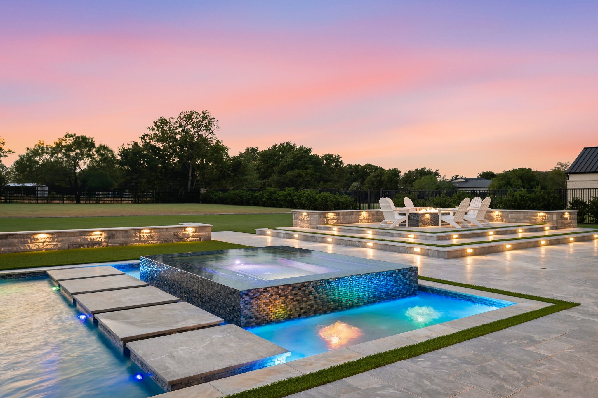 4404 Saddleback Lane 