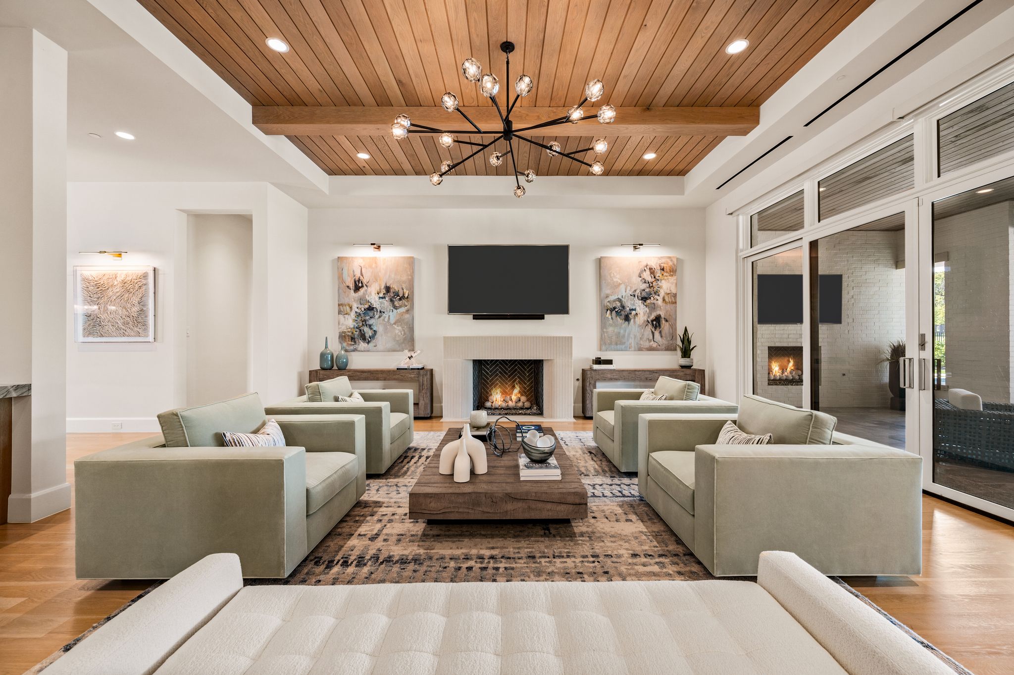 4404 Saddleback Lane 