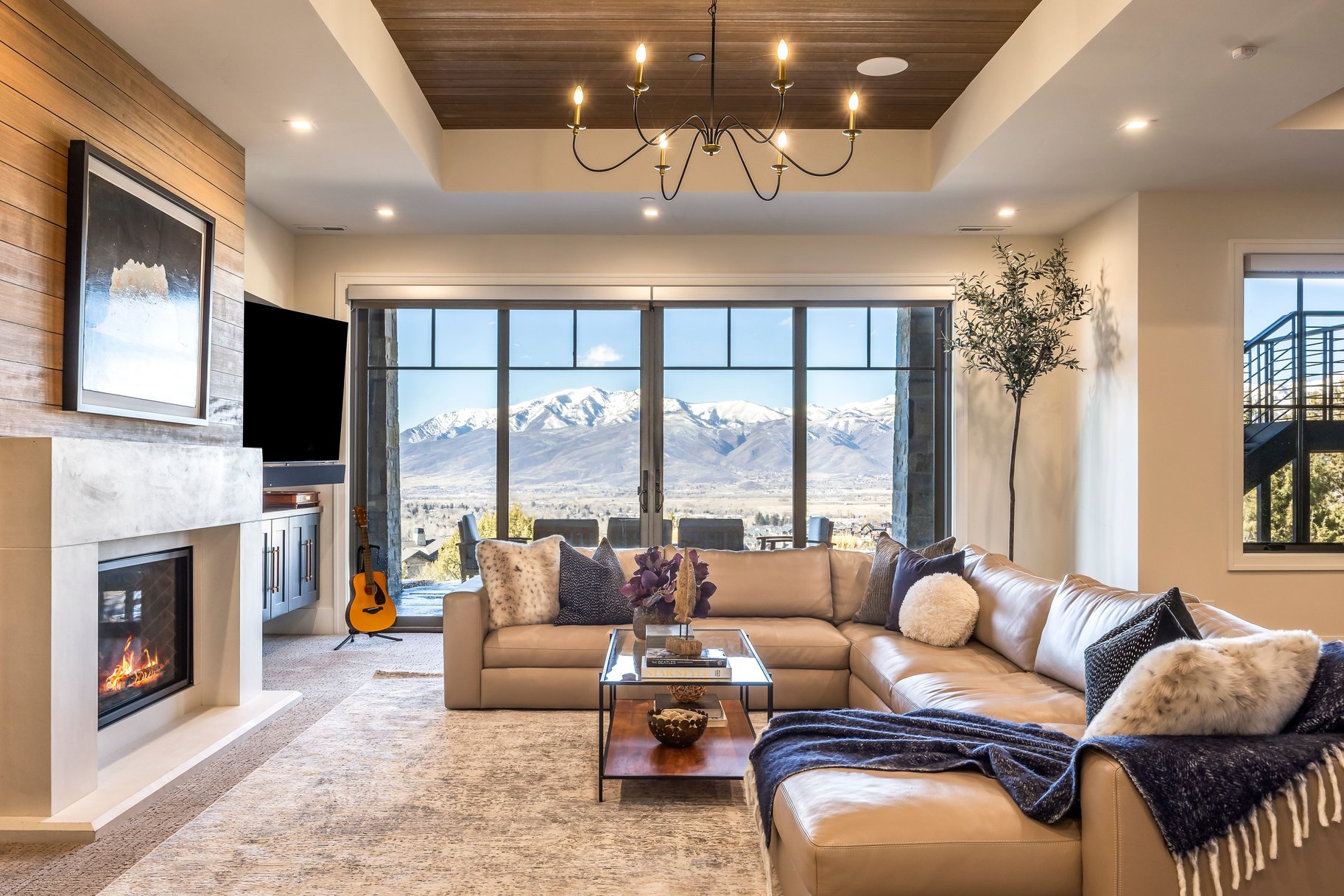 2414 E Flat Top Mountain Drive 