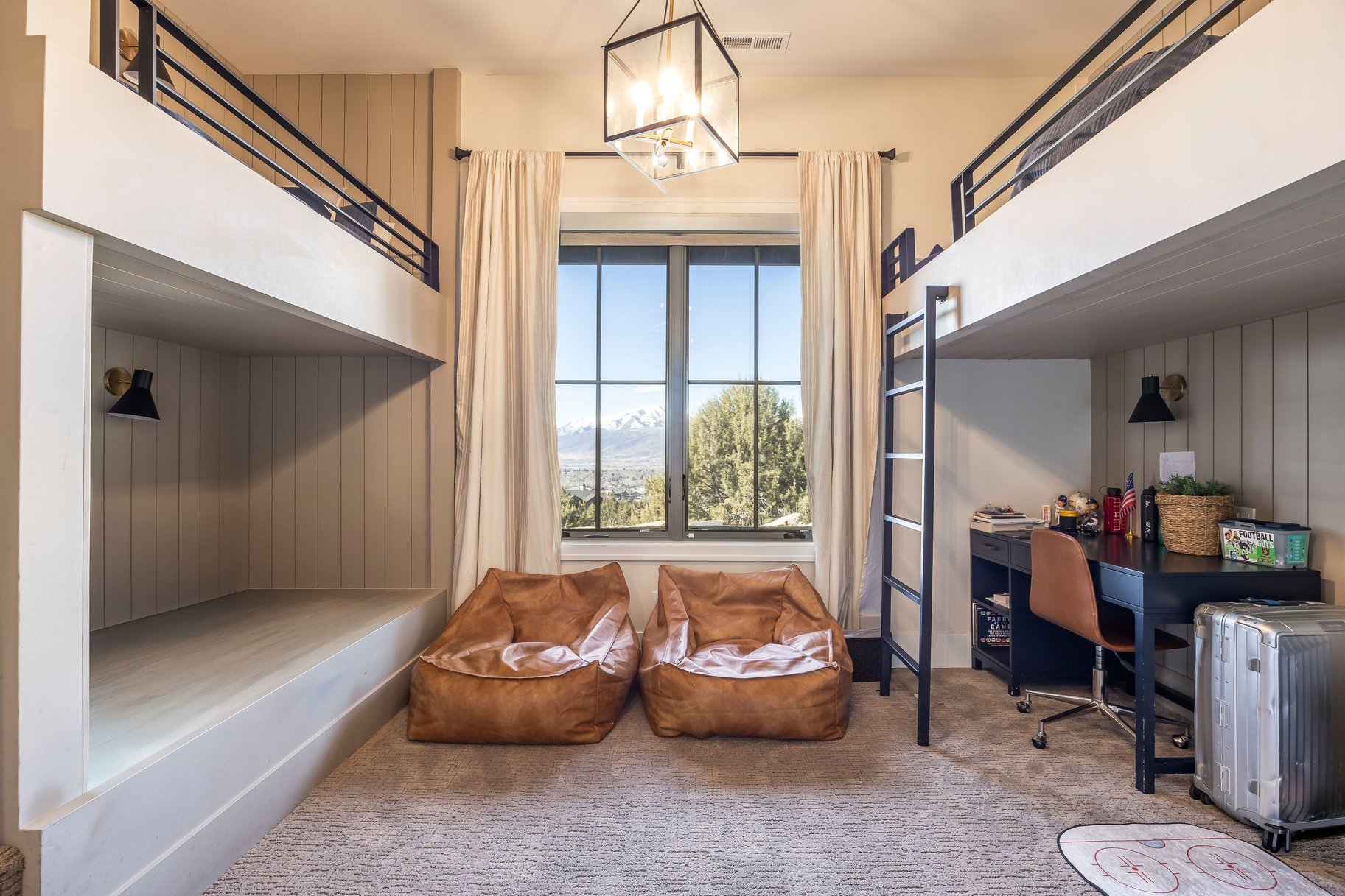 2414 E Flat Top Mountain Drive 