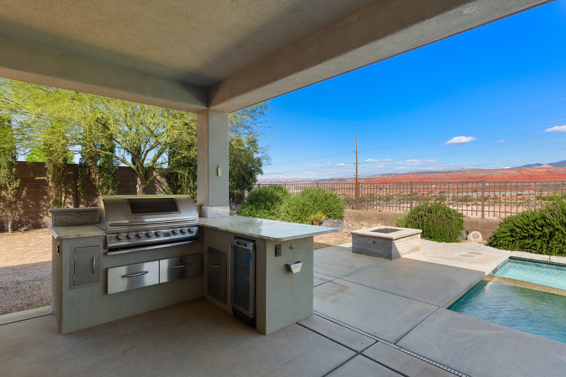 411 N Highland Parkway