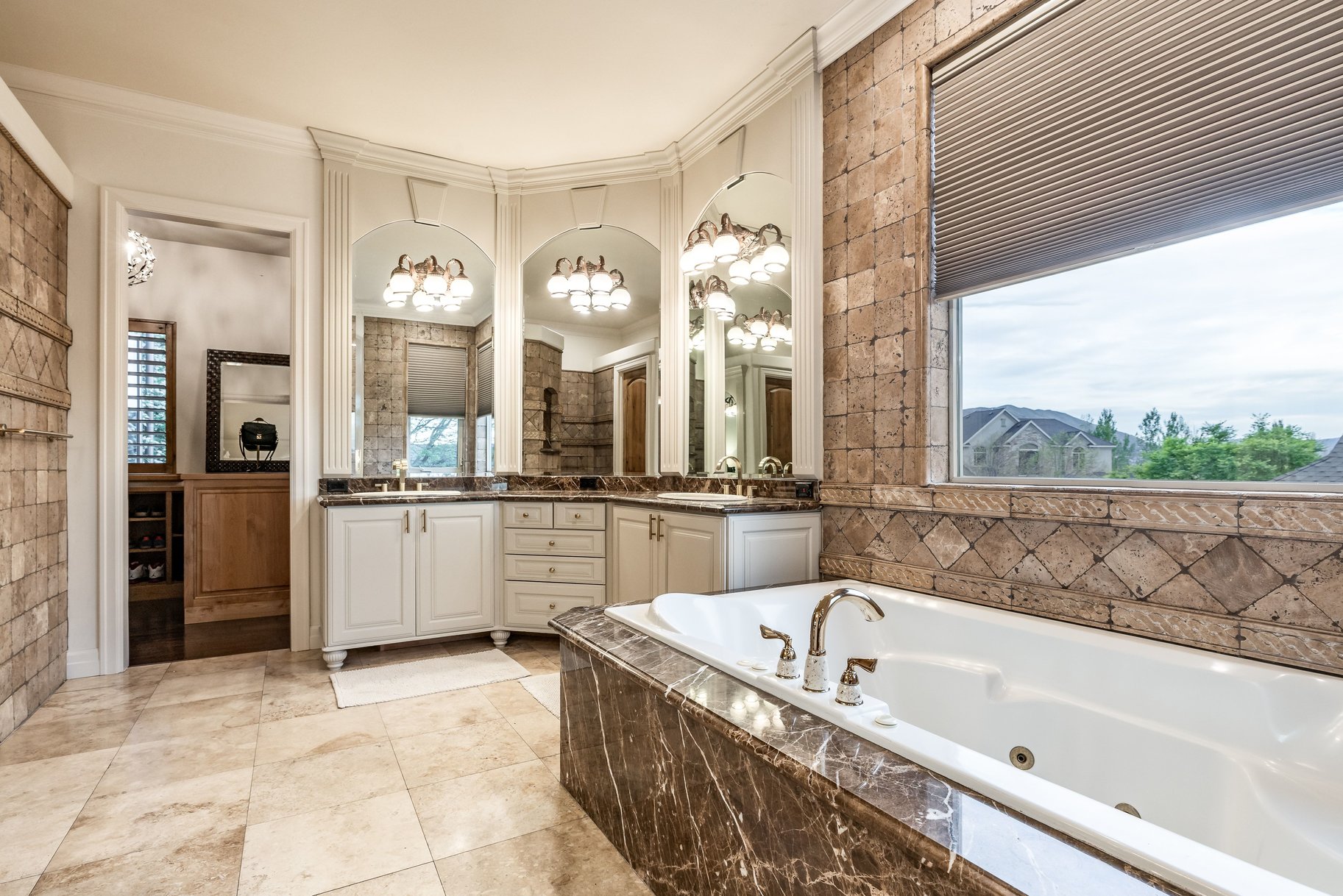 1777 E Somerset Ridge Drive