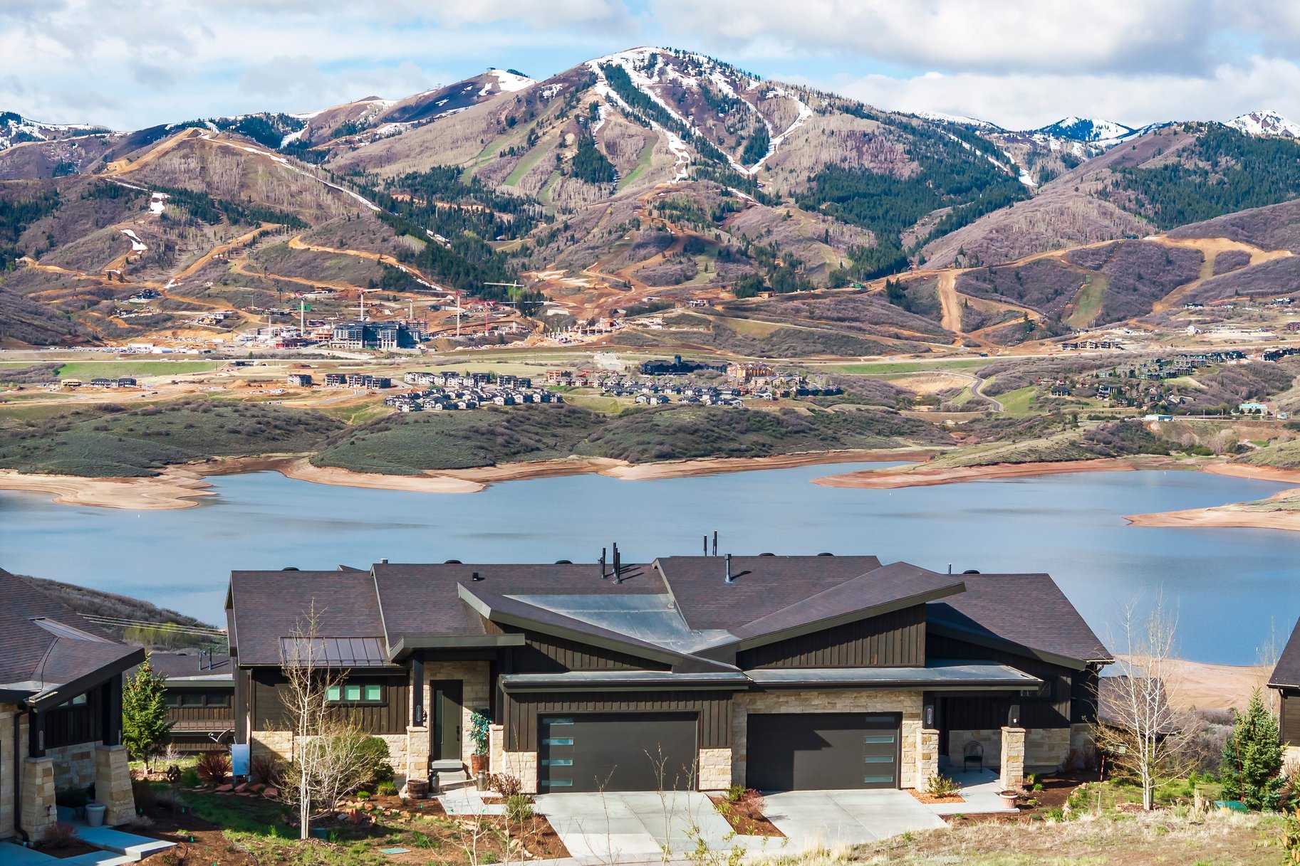 11258 N Shoreline Court