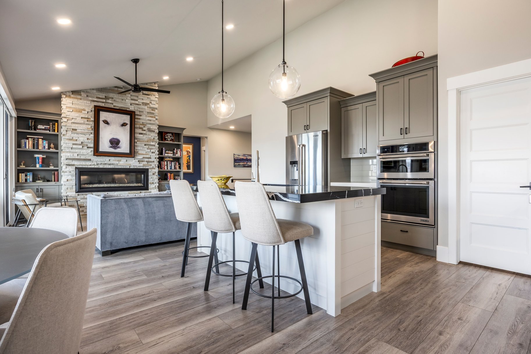 11258 N Shoreline Court