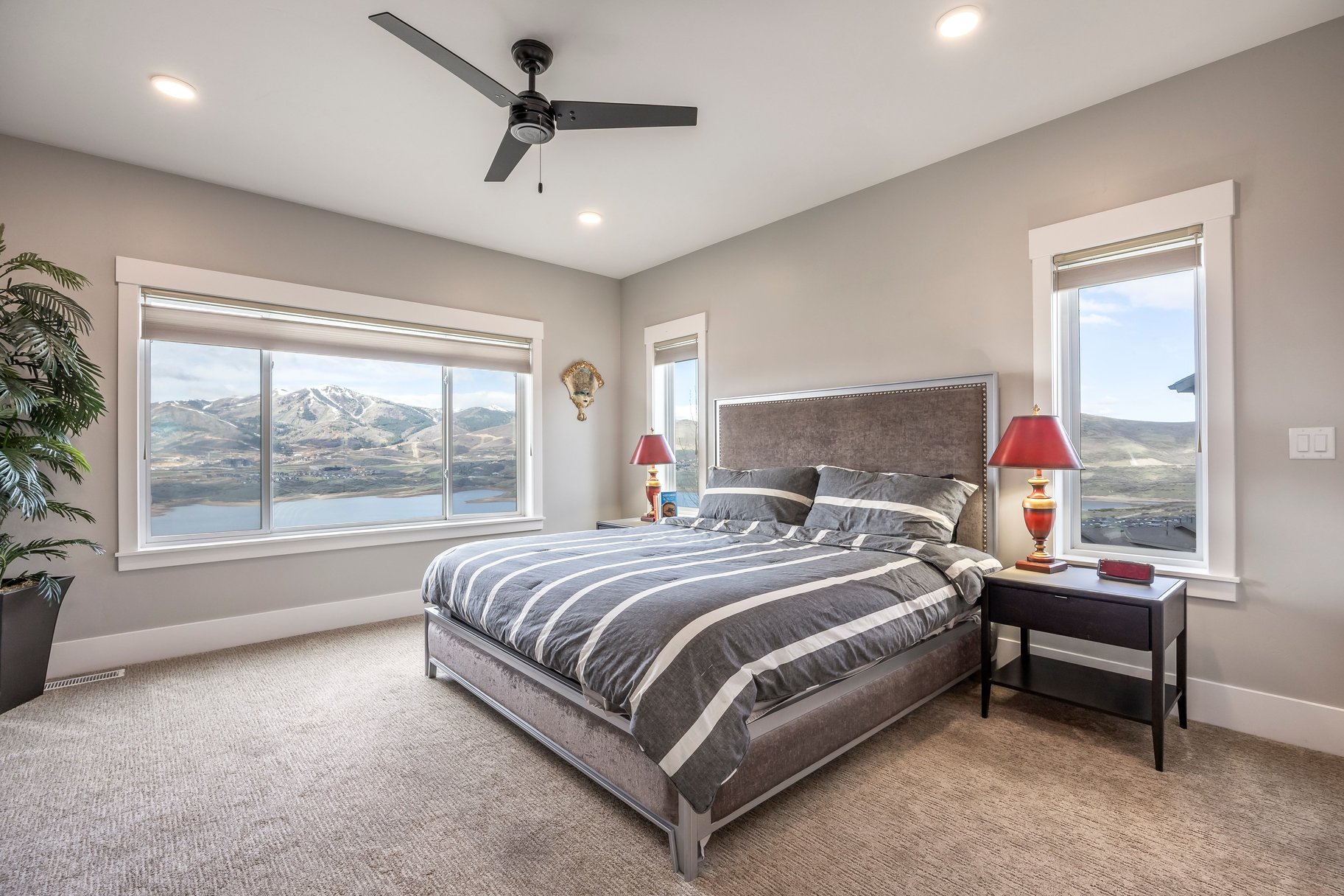 11258 N Shoreline Court