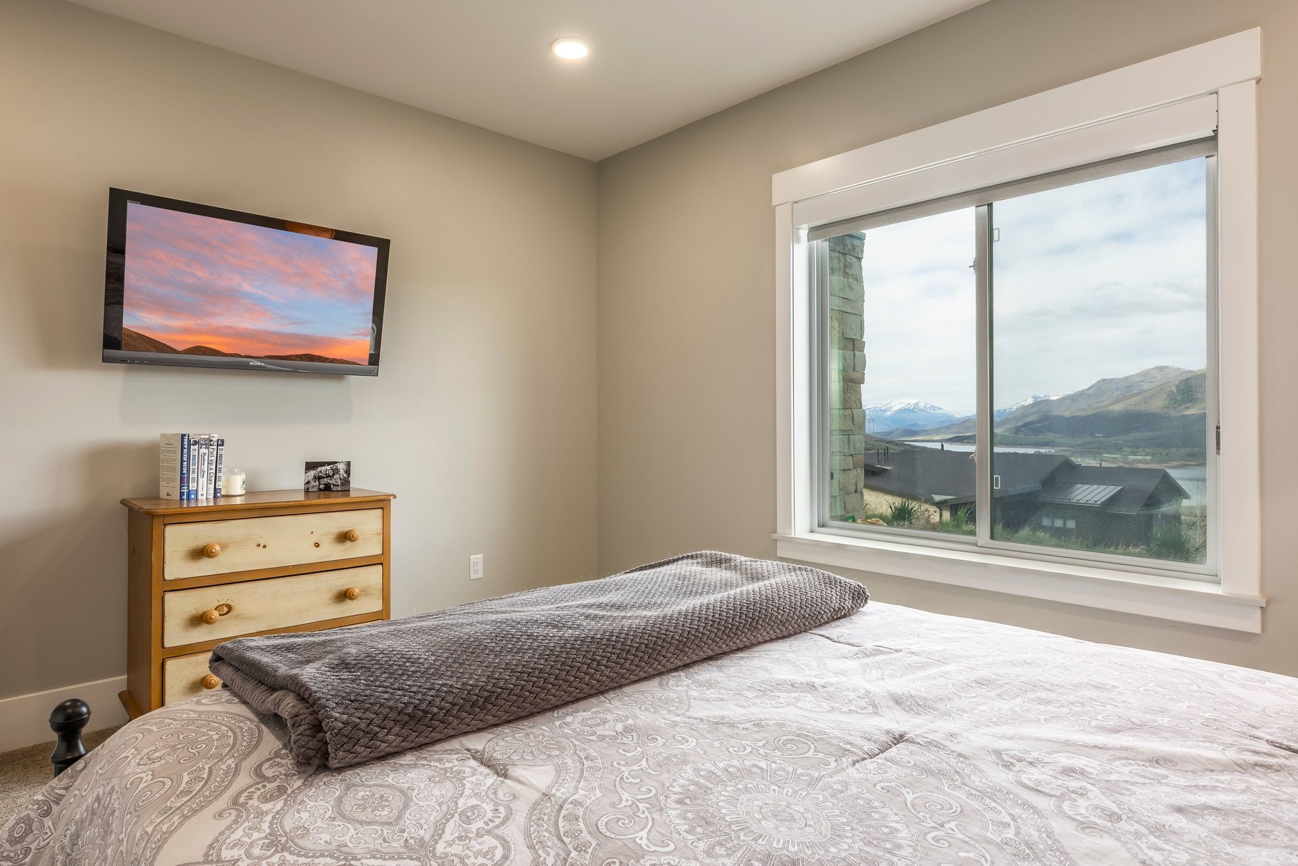 11258 N Shoreline Court