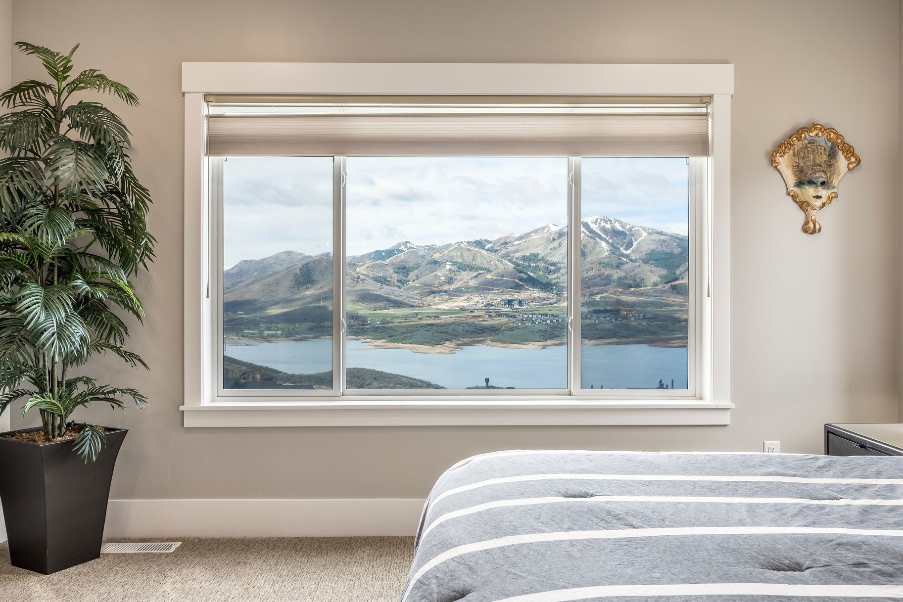 11258 N Shoreline Court