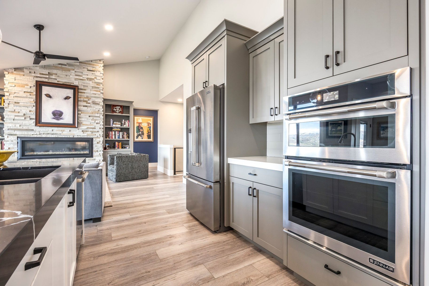 11258 N Shoreline Court