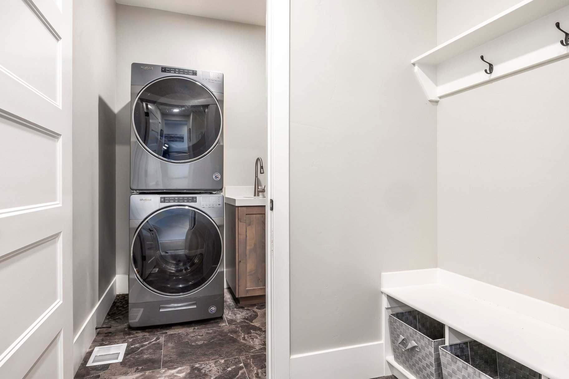 11258 N Shoreline Court