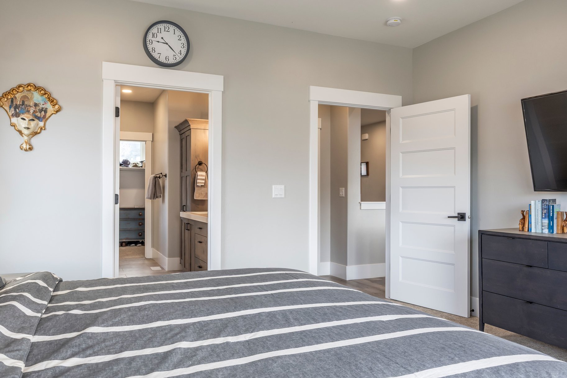 11258 N Shoreline Court