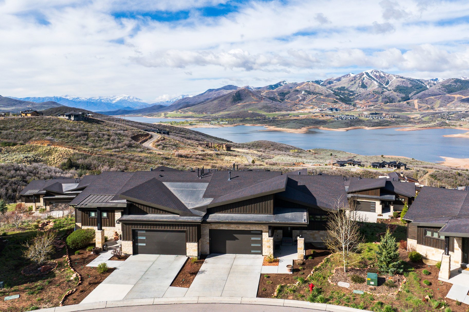 11258 N Shoreline Court