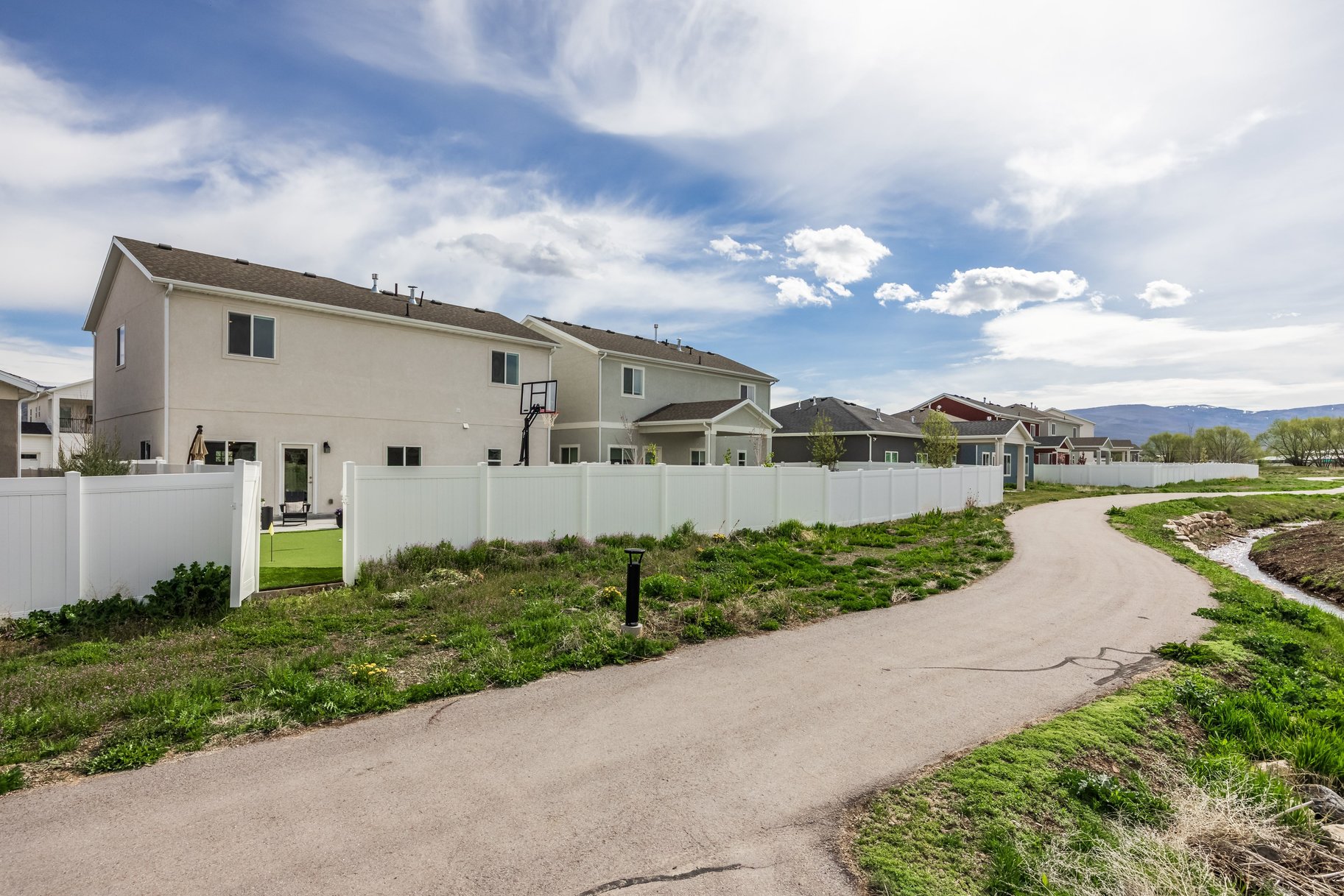 1114 E Tucker Lane