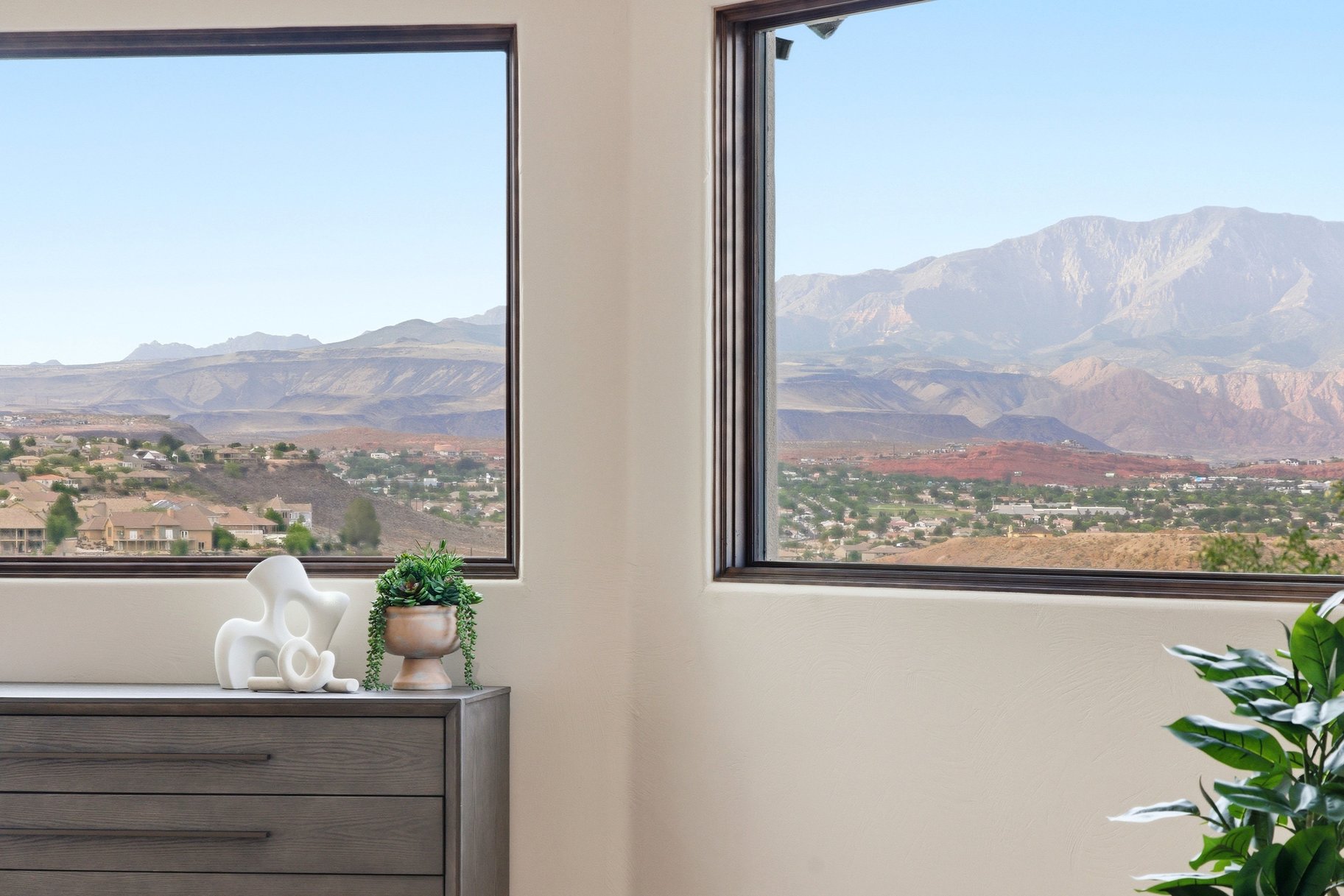 2031 E Cliff Point Drive