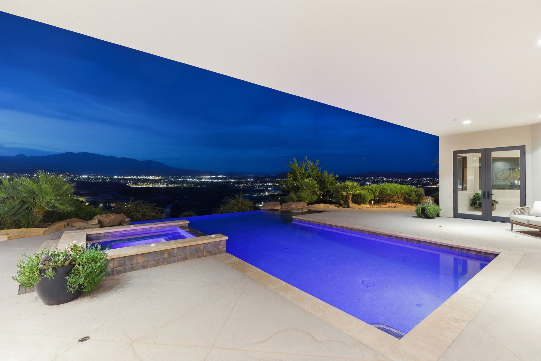 2031 E Cliff Point Drive