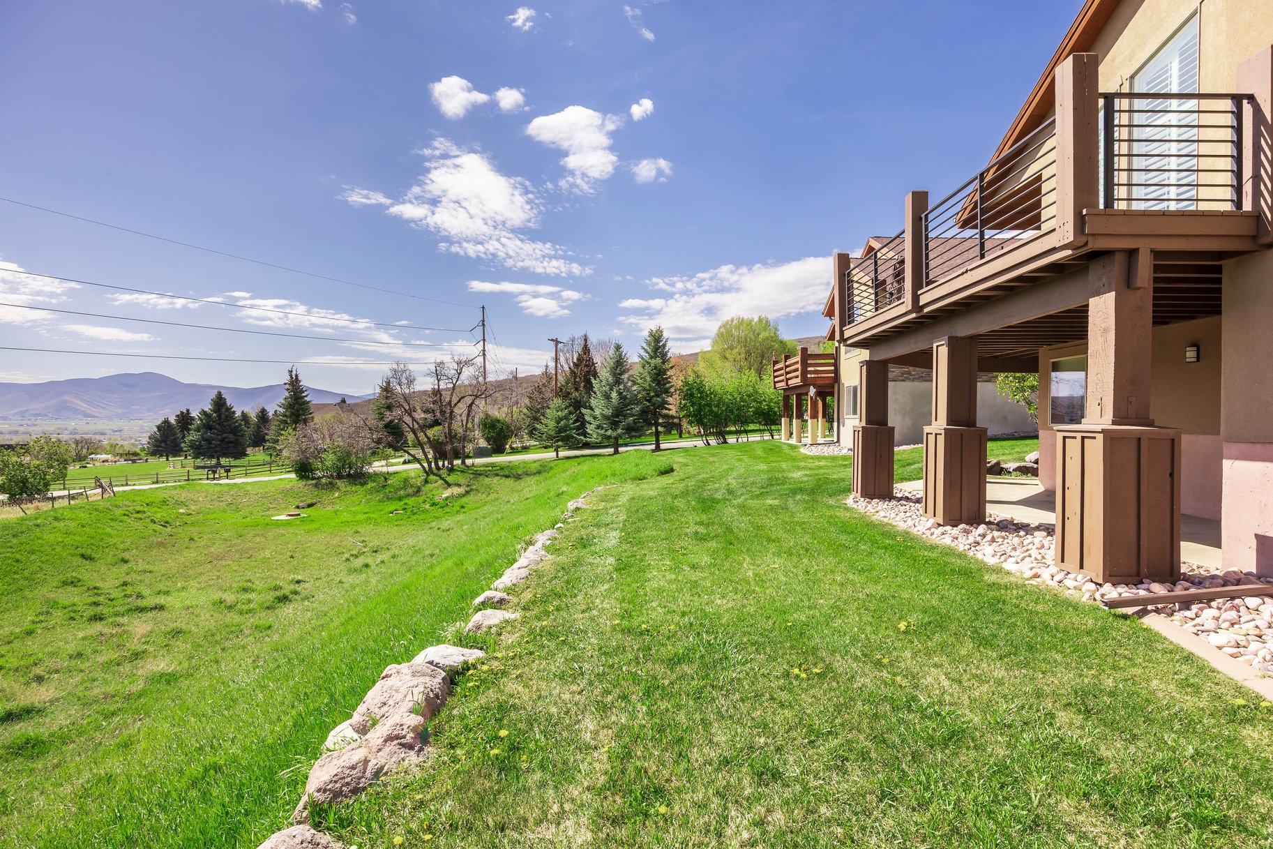 494 N Olympic Way