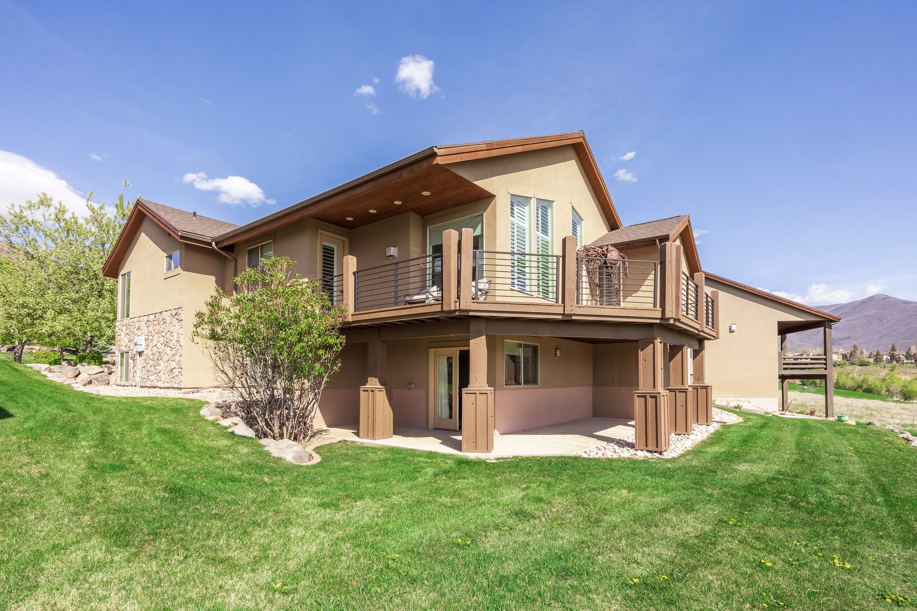 494 N Olympic Way