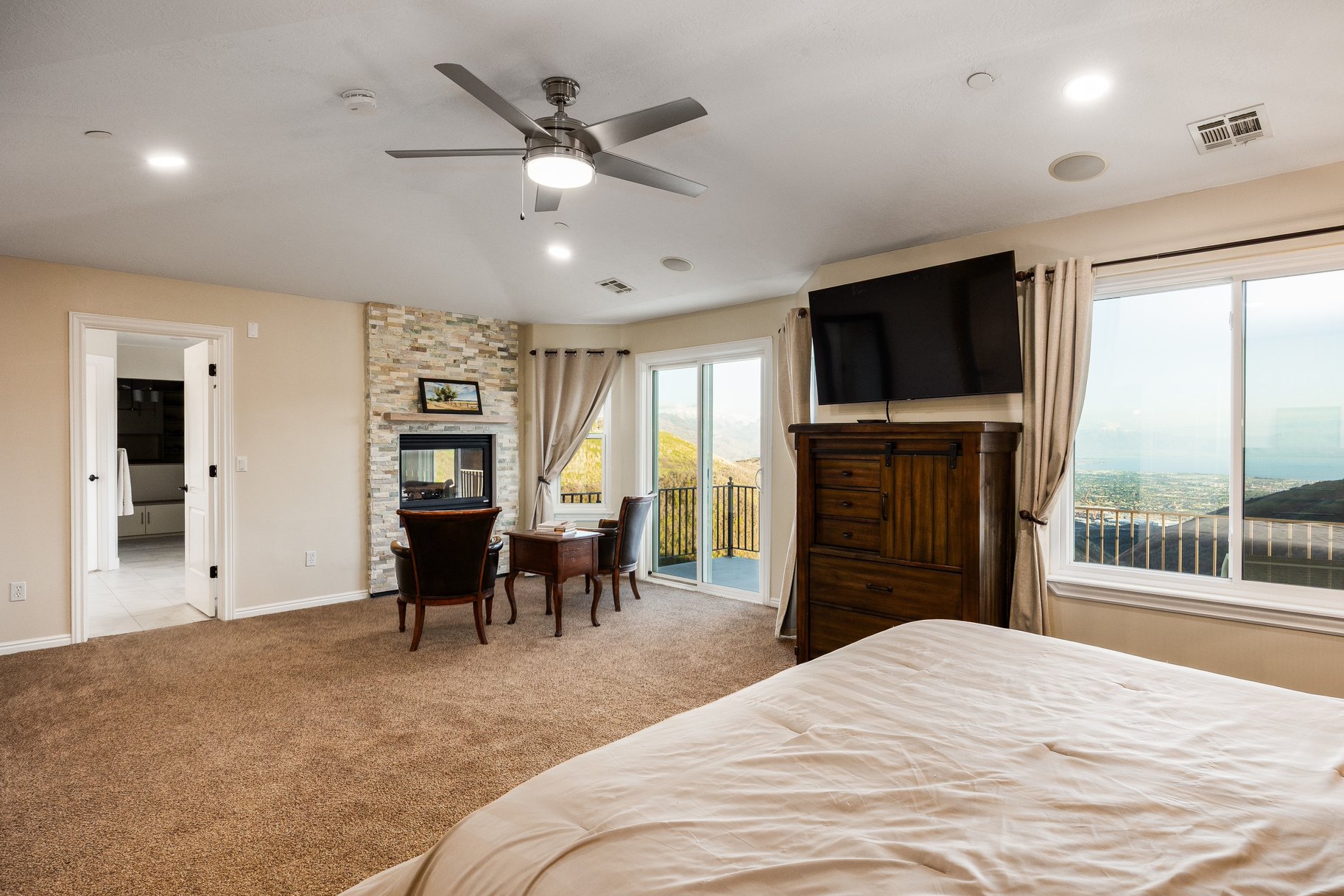 15211 S Lone Oak Court