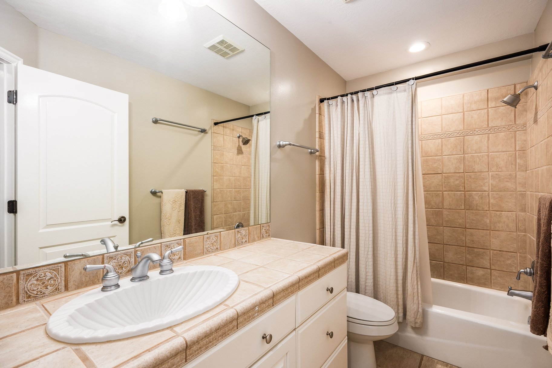 15211 S Lone Oak Court