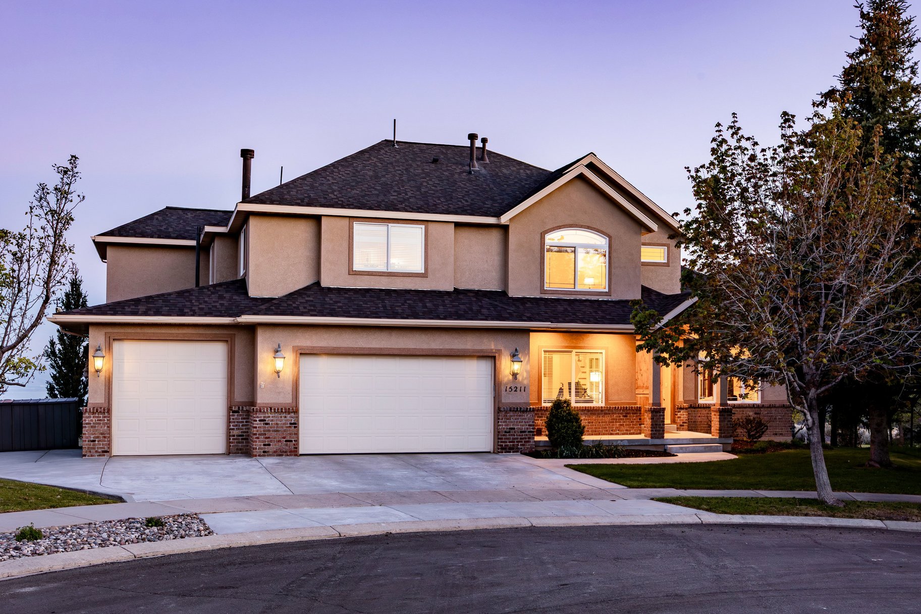 15211 S Lone Oak Court