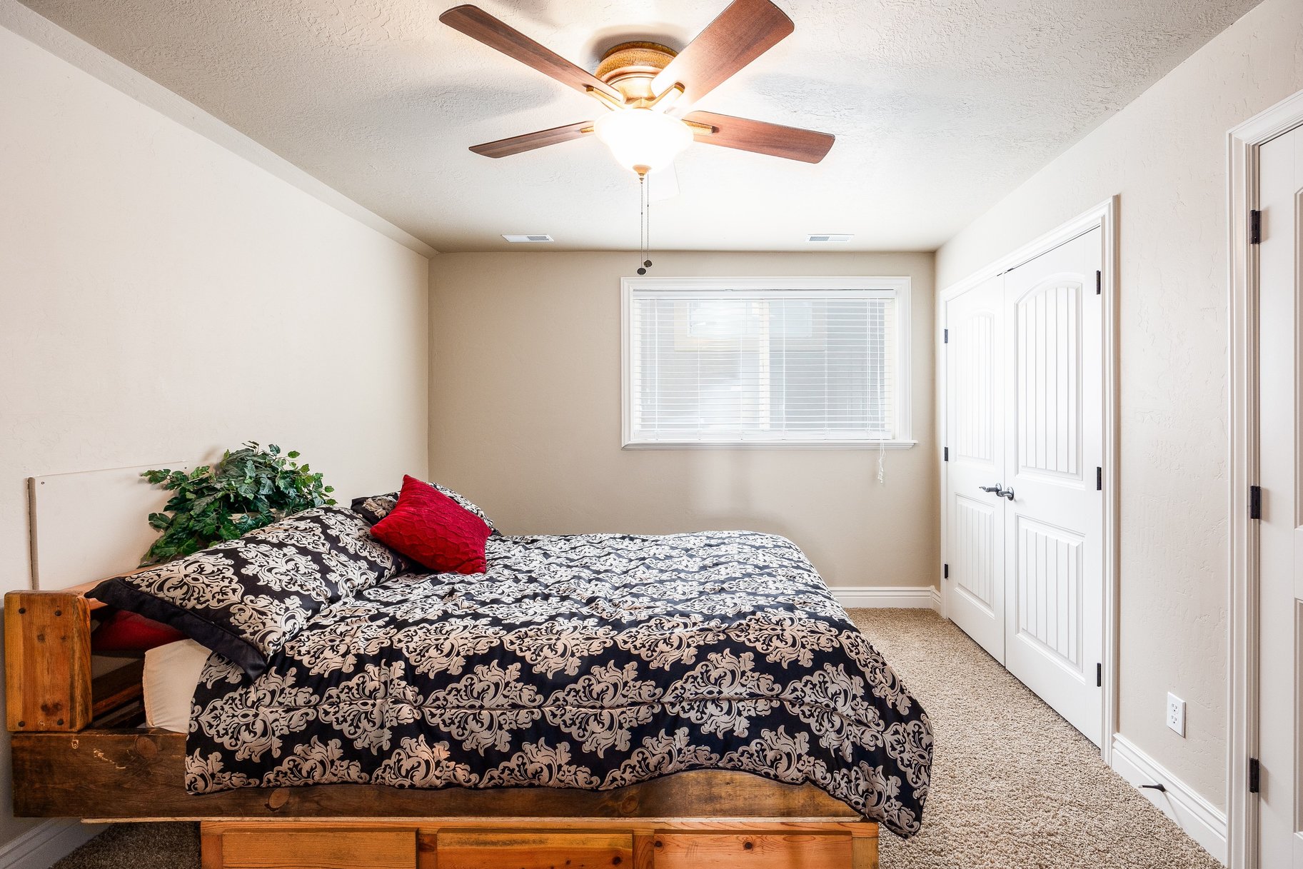 258 E Red Leaf Drive