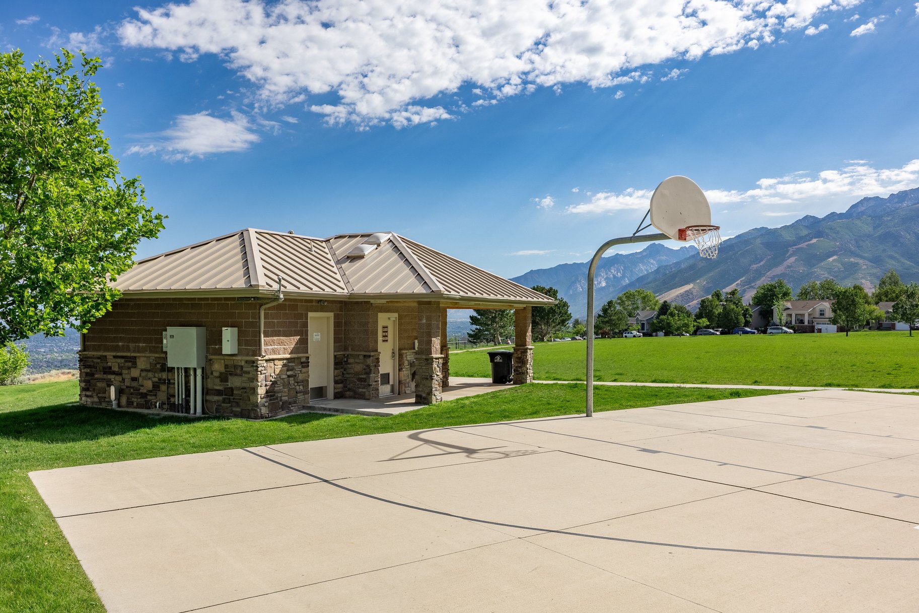 258 E Red Leaf Drive