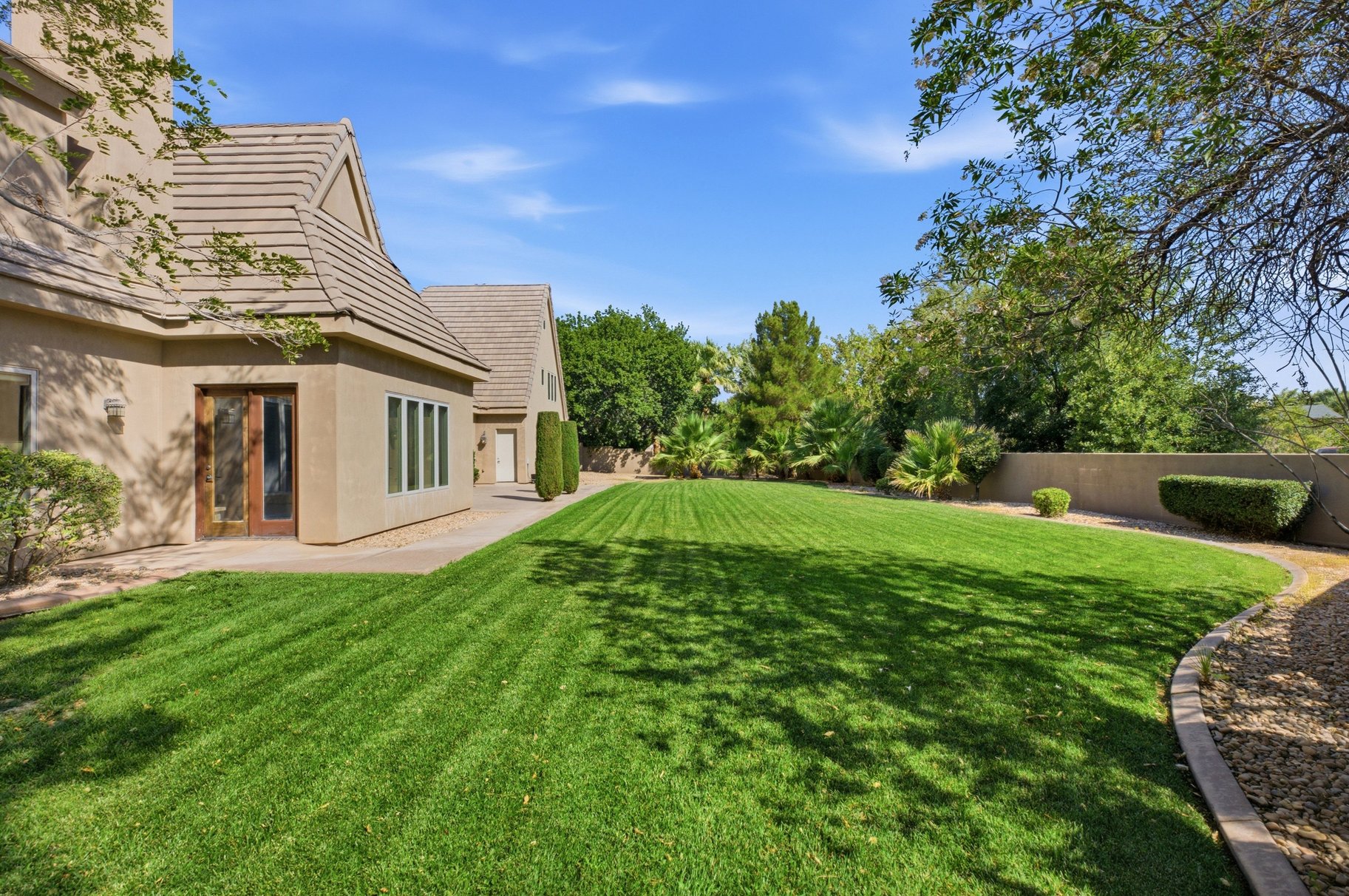 1548 W Woodsview Lane