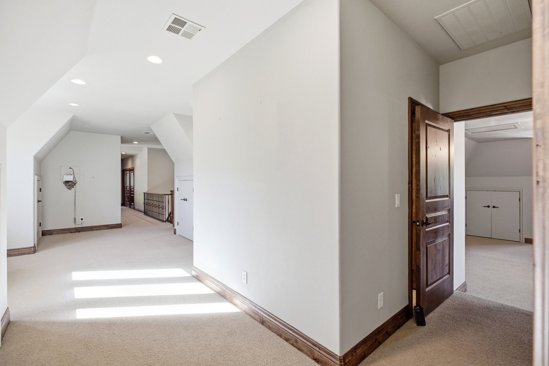1548 W Woodsview Lane