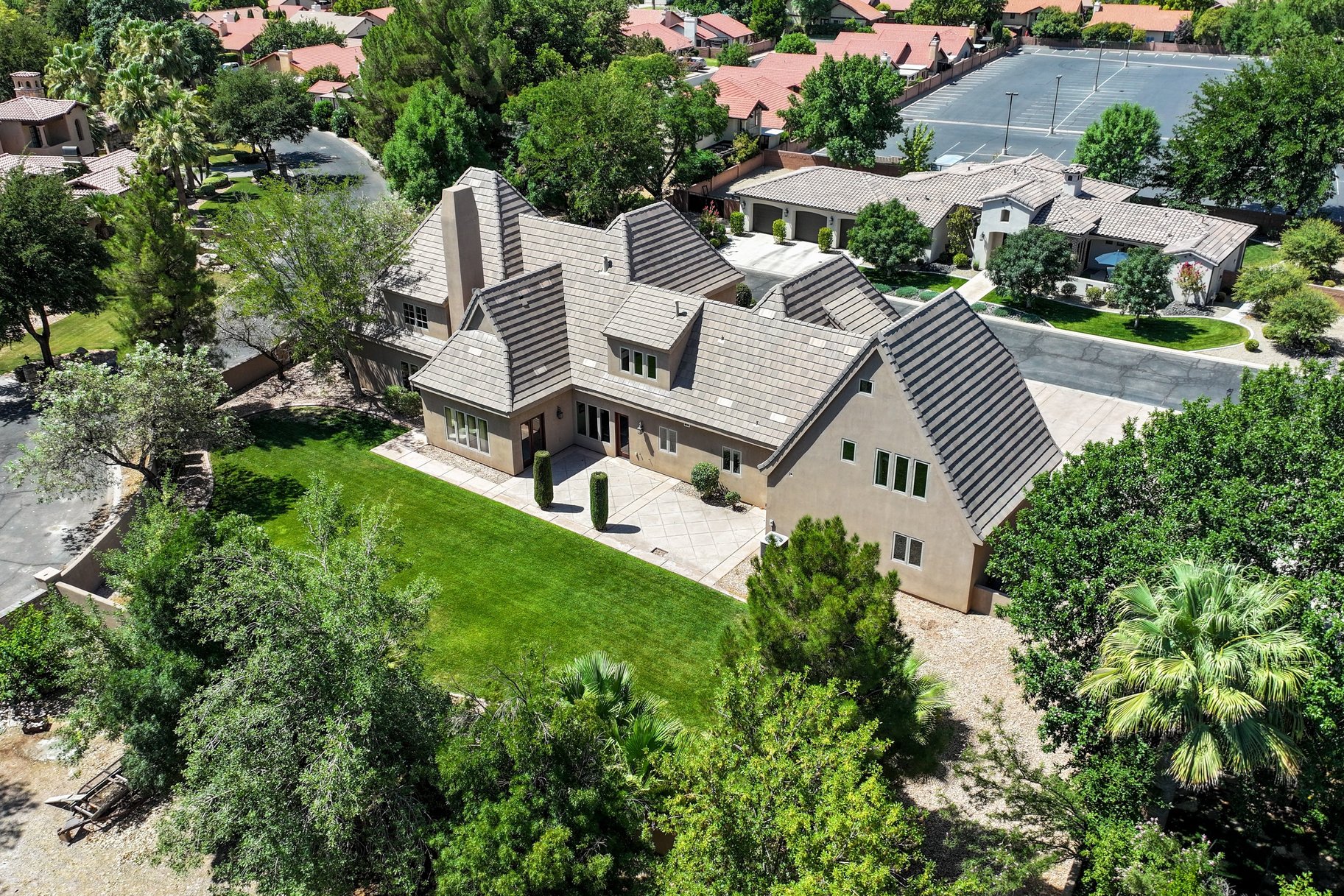 1548 W Woodsview Lane