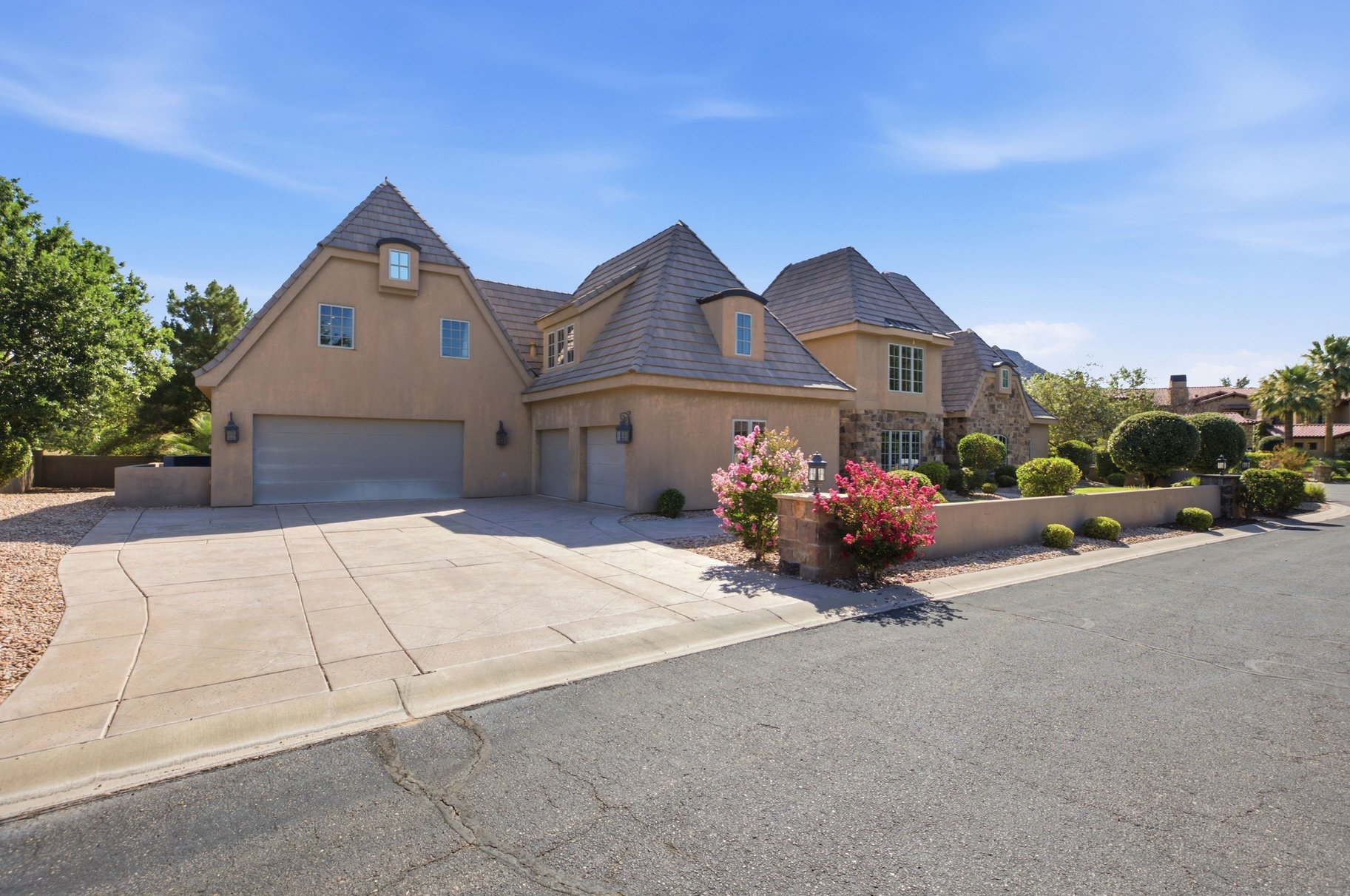 1548 W Woodsview Lane