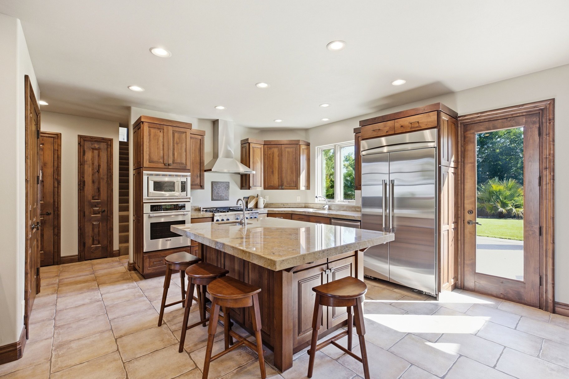1548 W Woodsview Lane