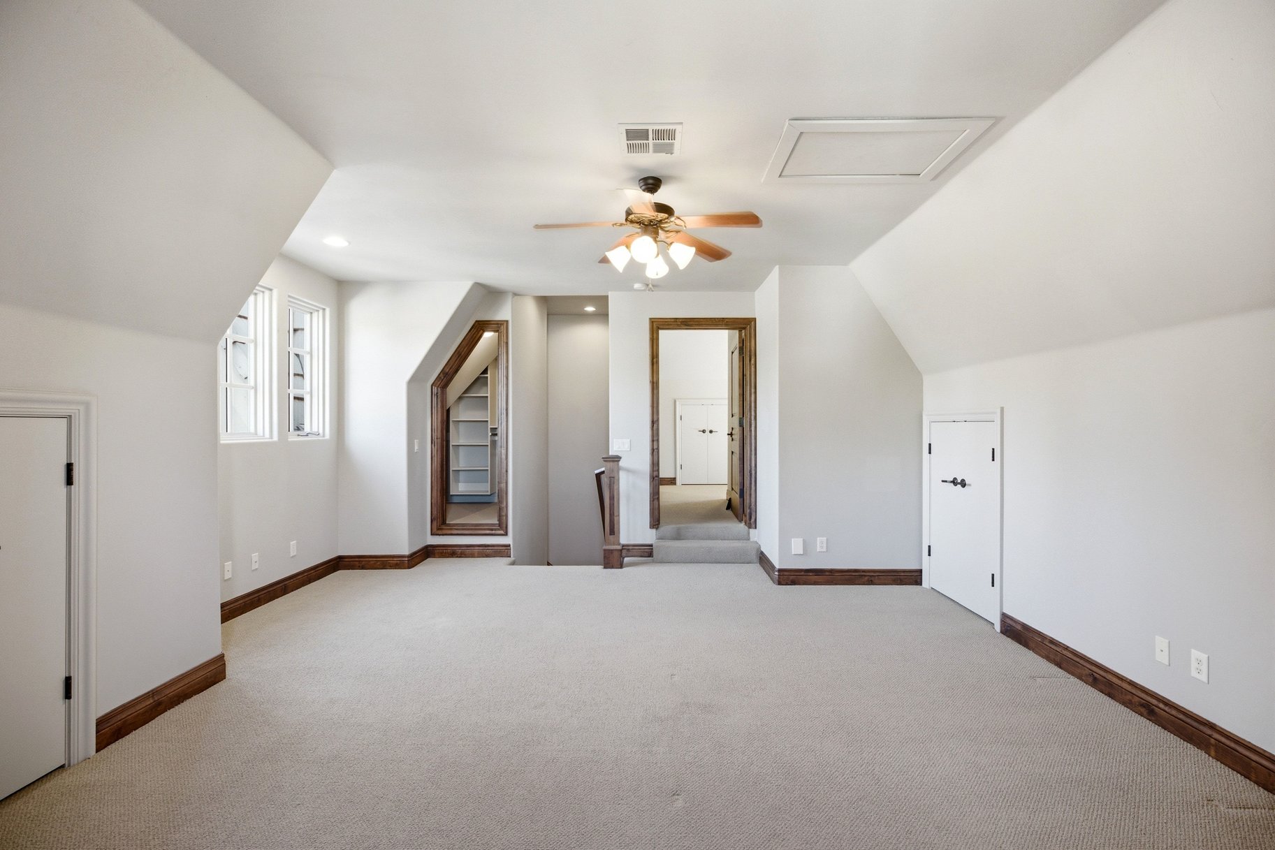 1548 W Woodsview Lane