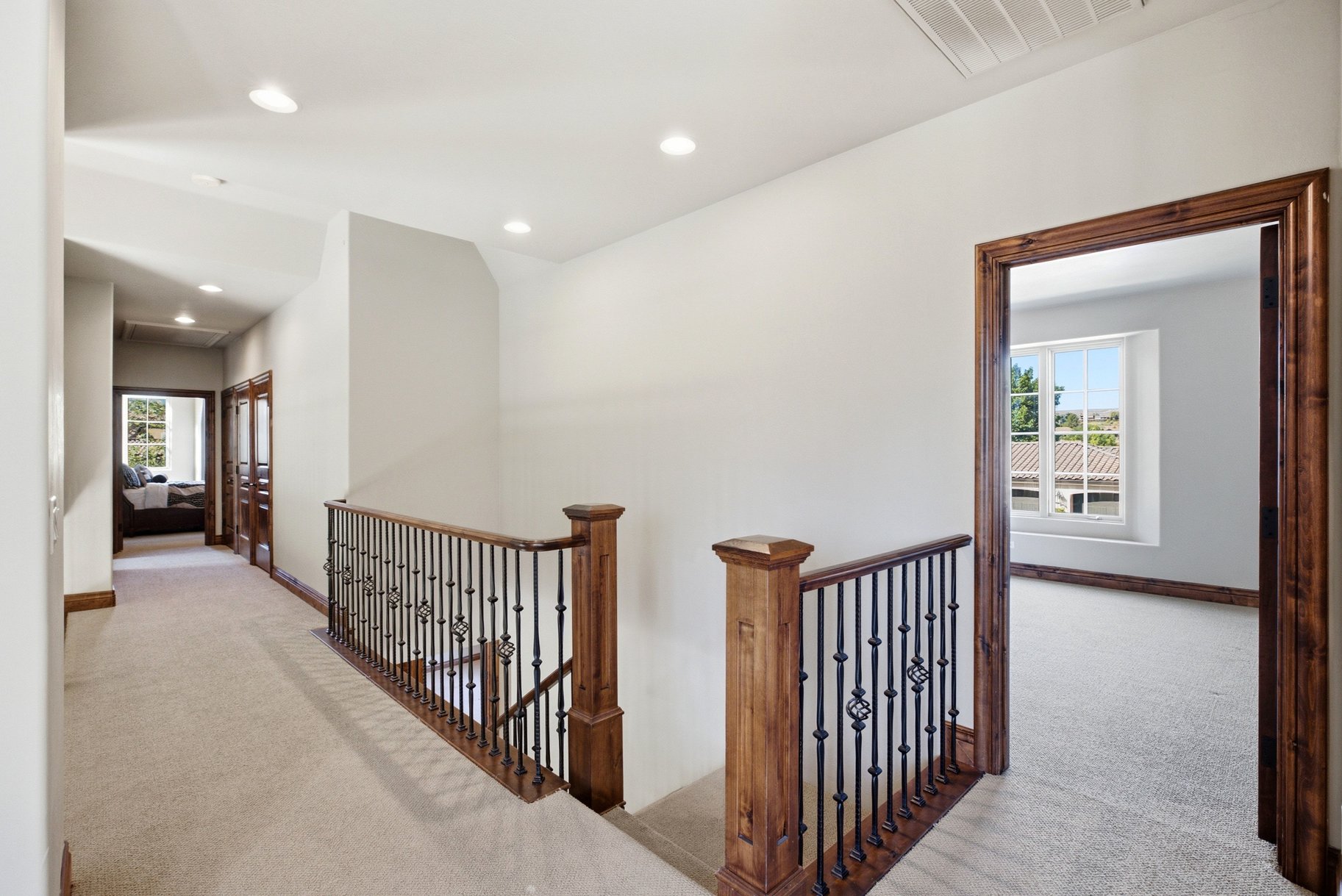 1548 W Woodsview Lane
