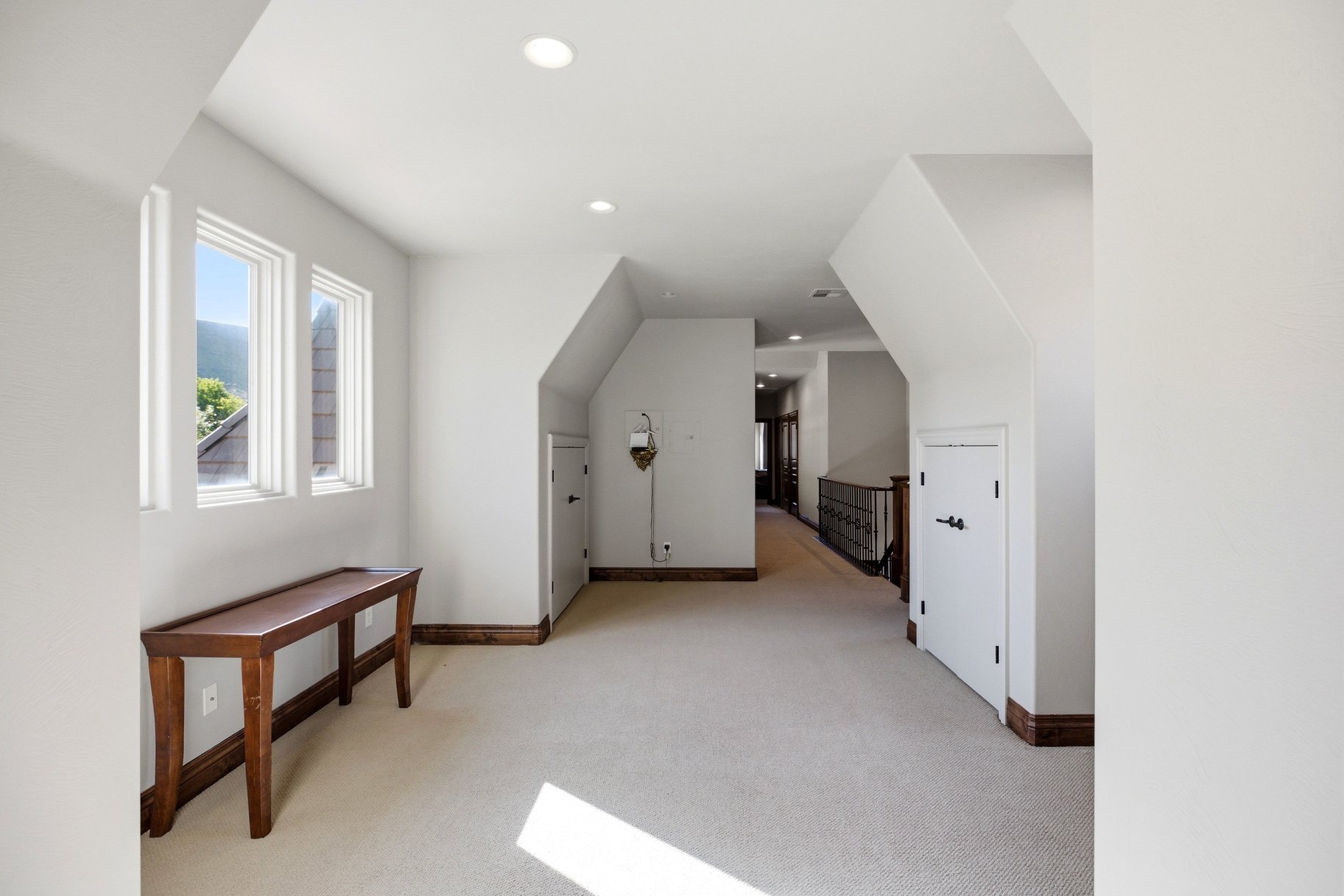 1548 W Woodsview Lane