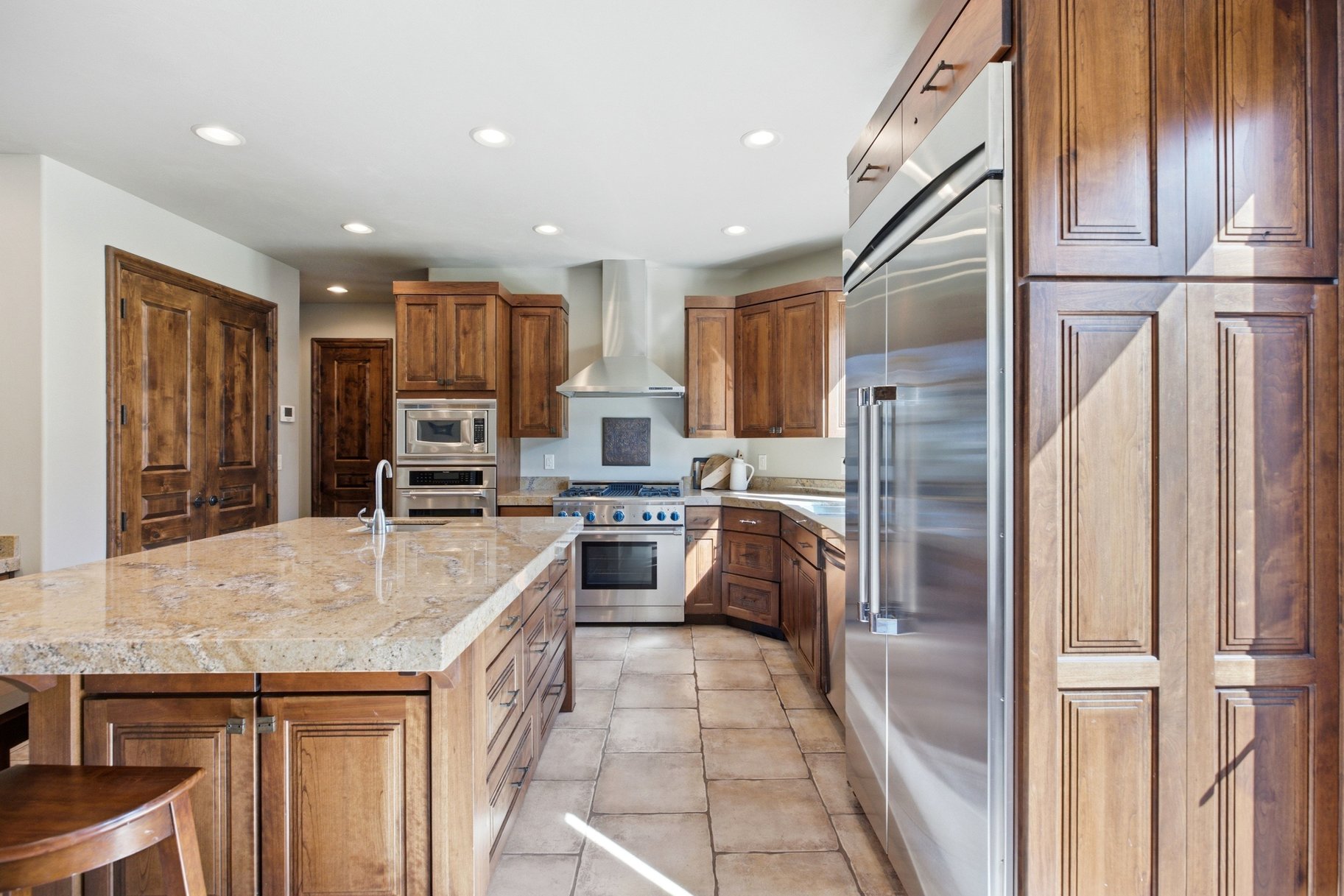 1548 W Woodsview Lane