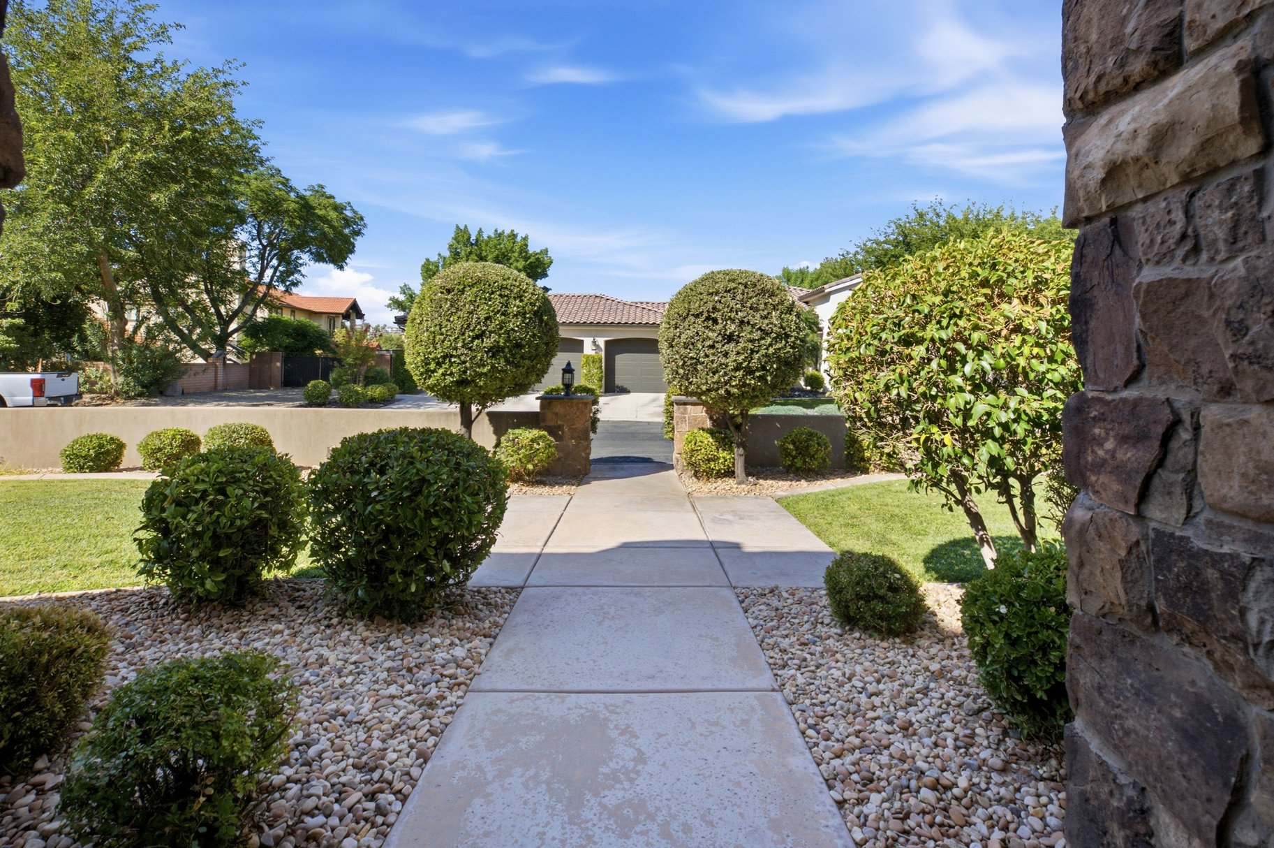 1548 W Woodsview Lane