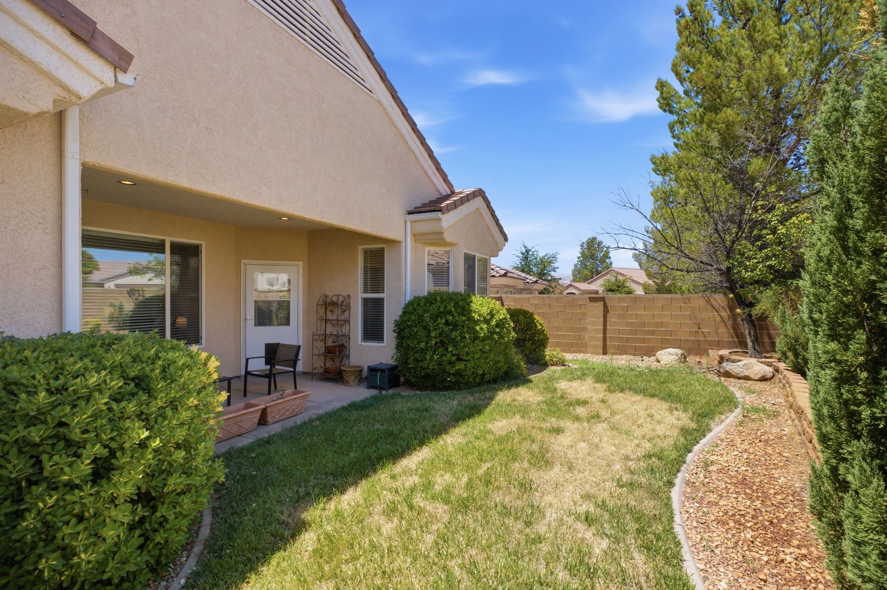 1804 W Red River Drive
